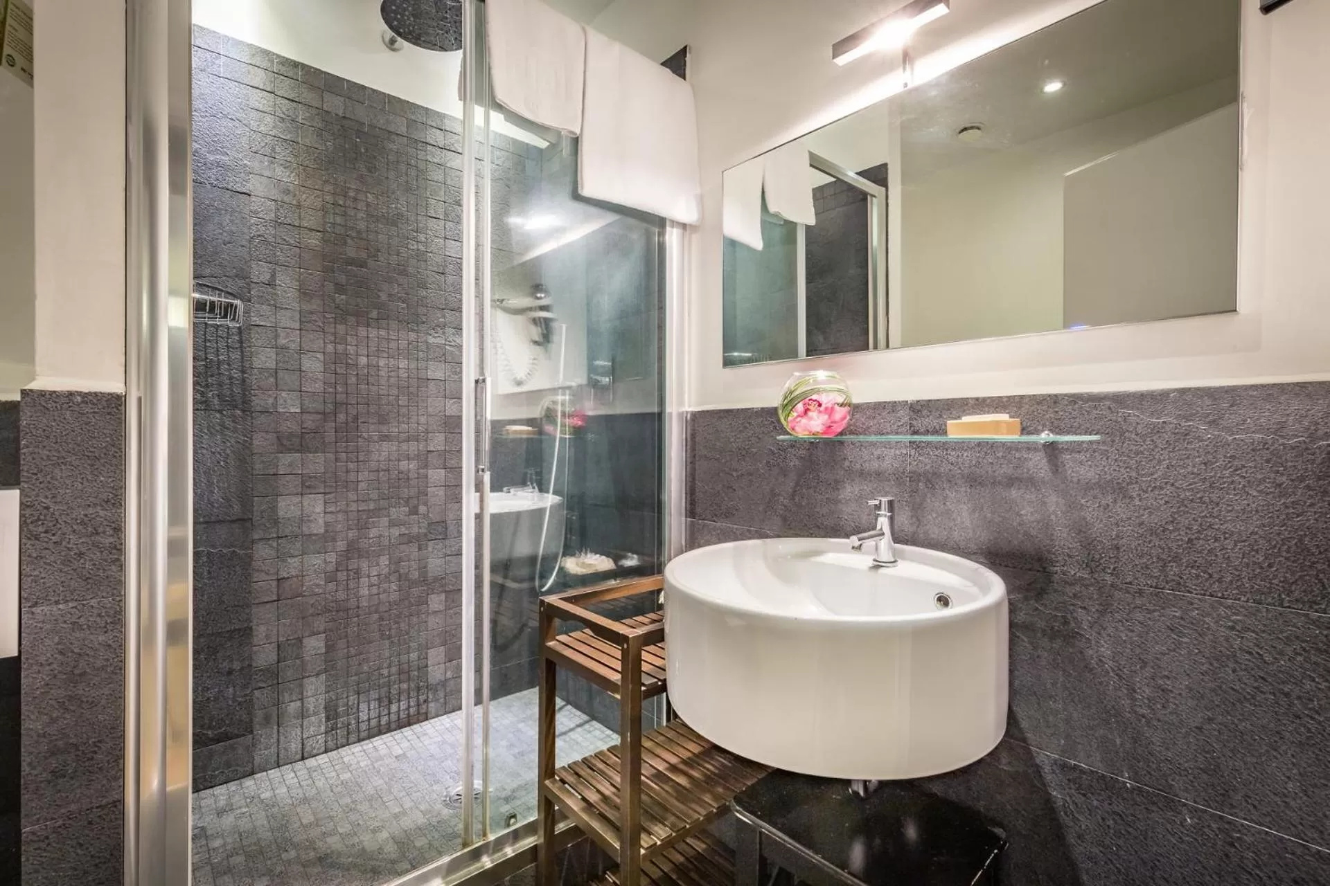 Shower in Hotel La Scaletta al Ponte Vecchio