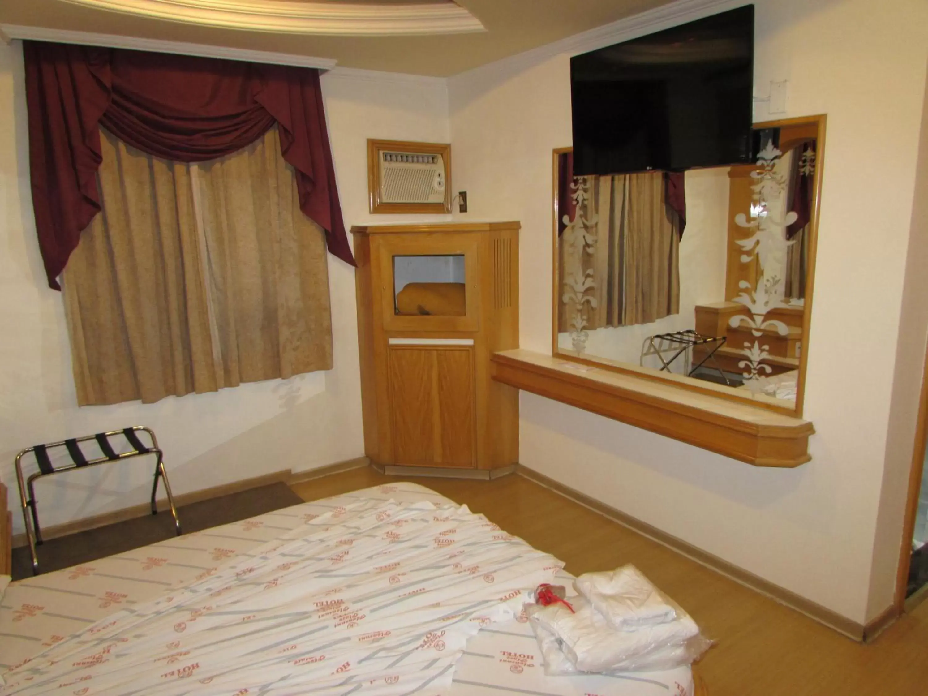 Deluxe Double Room in Pleasant Place Hotel Deluxe Double Room in Pleasant Place Hotel