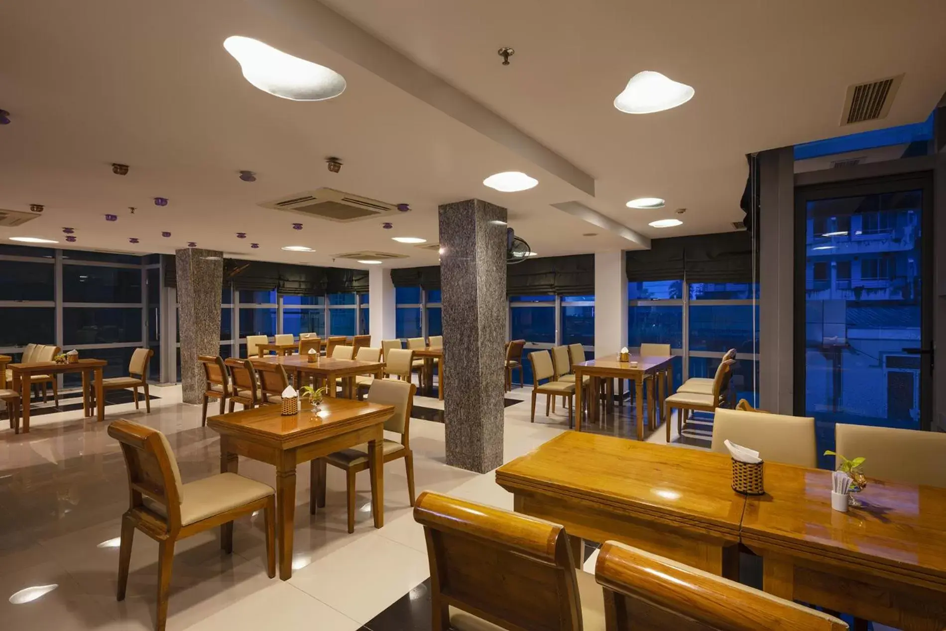 Restaurant/places to eat in Prime New Hotel Restaurant/places to eat in Prime New Hotel