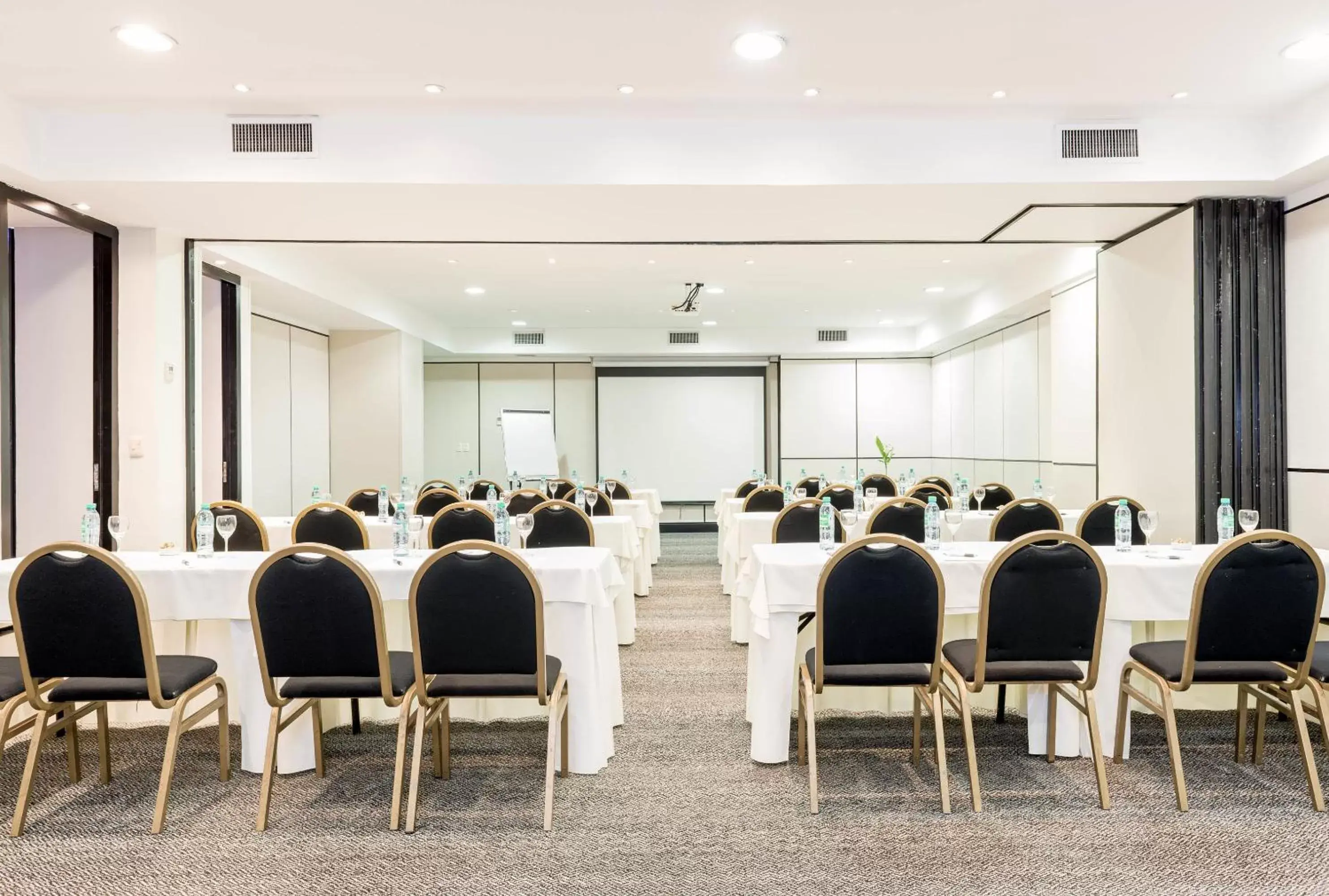 Meeting/conference room in Loi Suites Recoleta Hotel