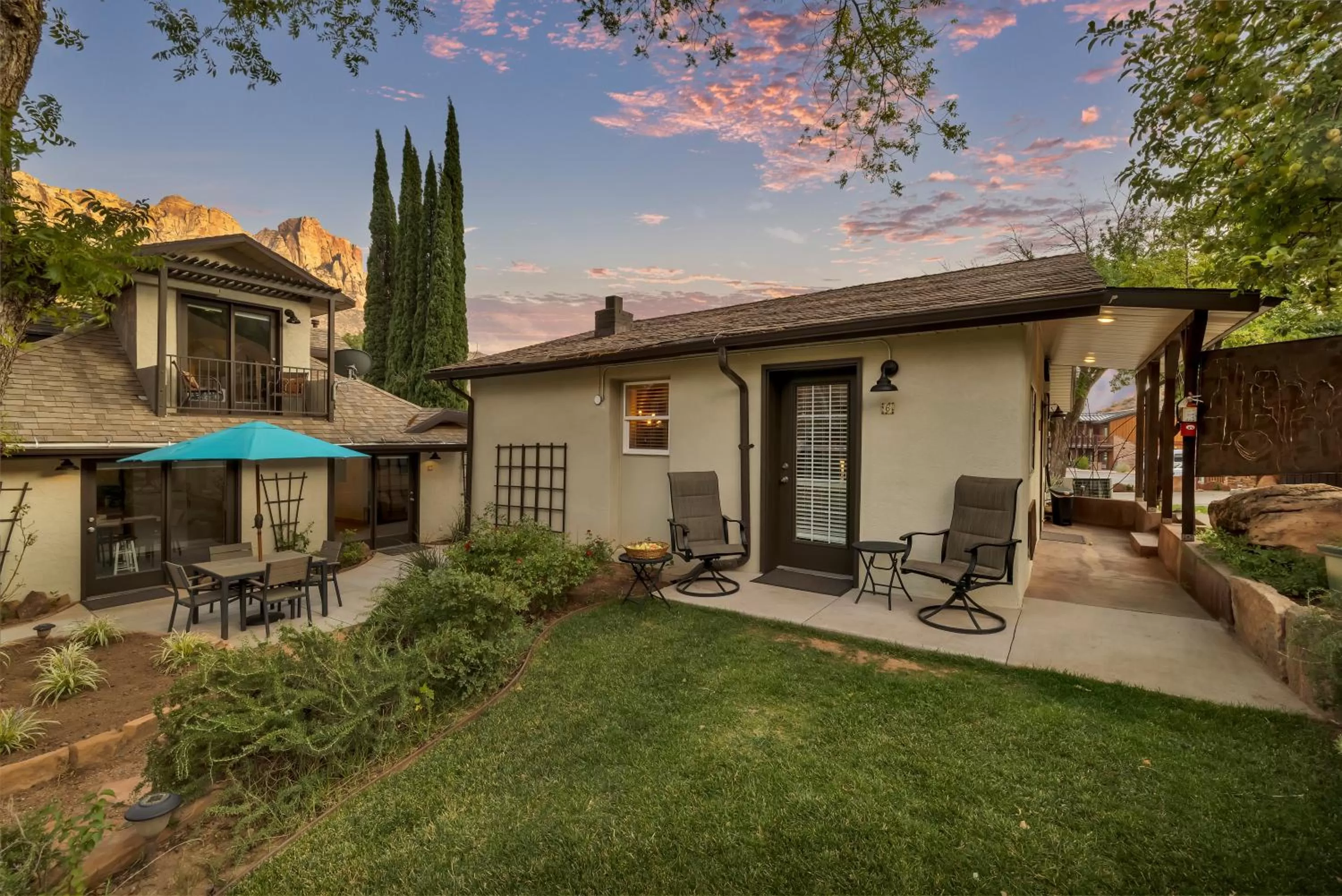 Patio in Red Rock Inn Cottages