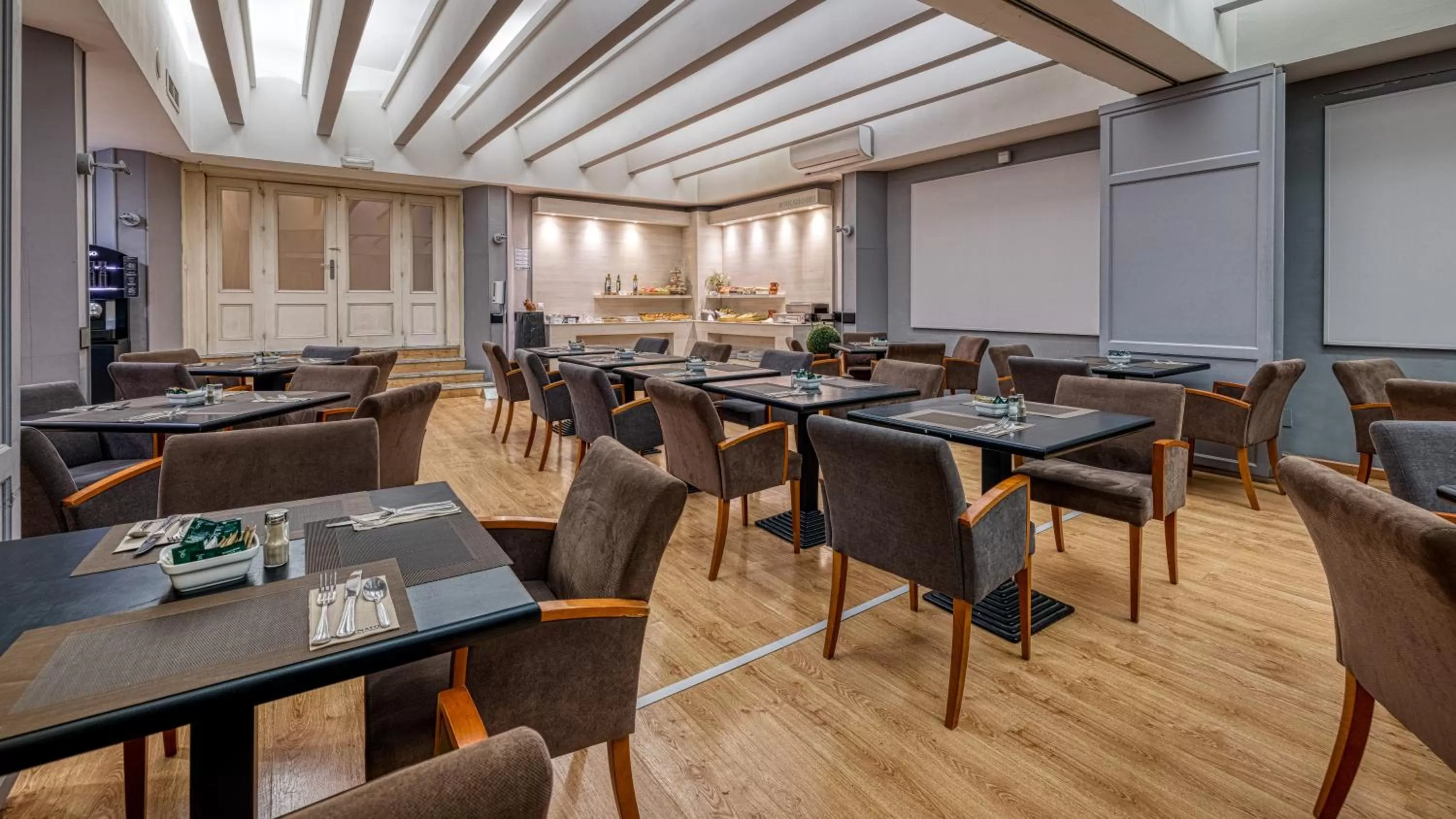 Restaurant/places to eat in Virgen de los Reyes