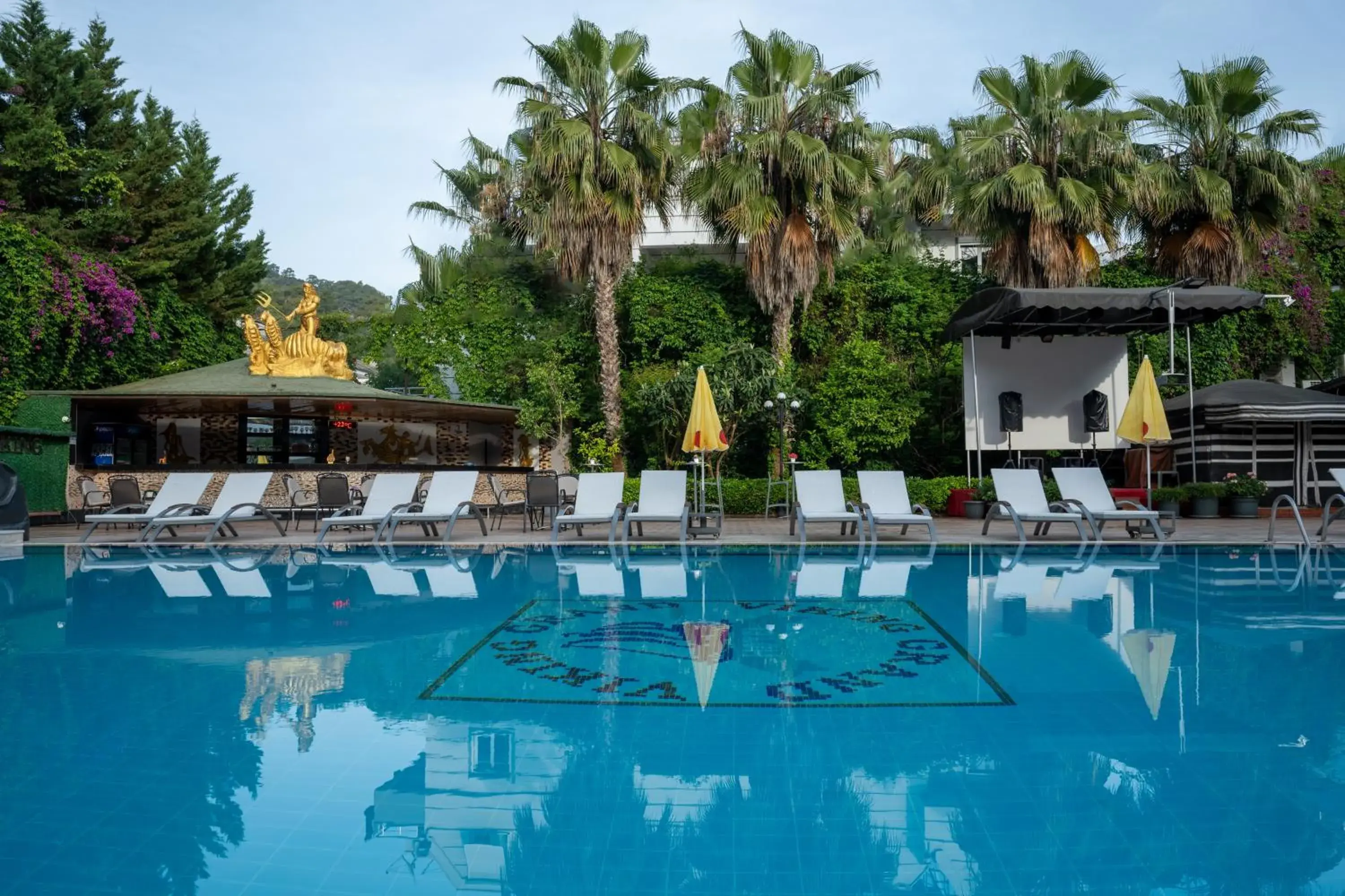 Pool view, Swimming Pool in Grand Viking Hotel