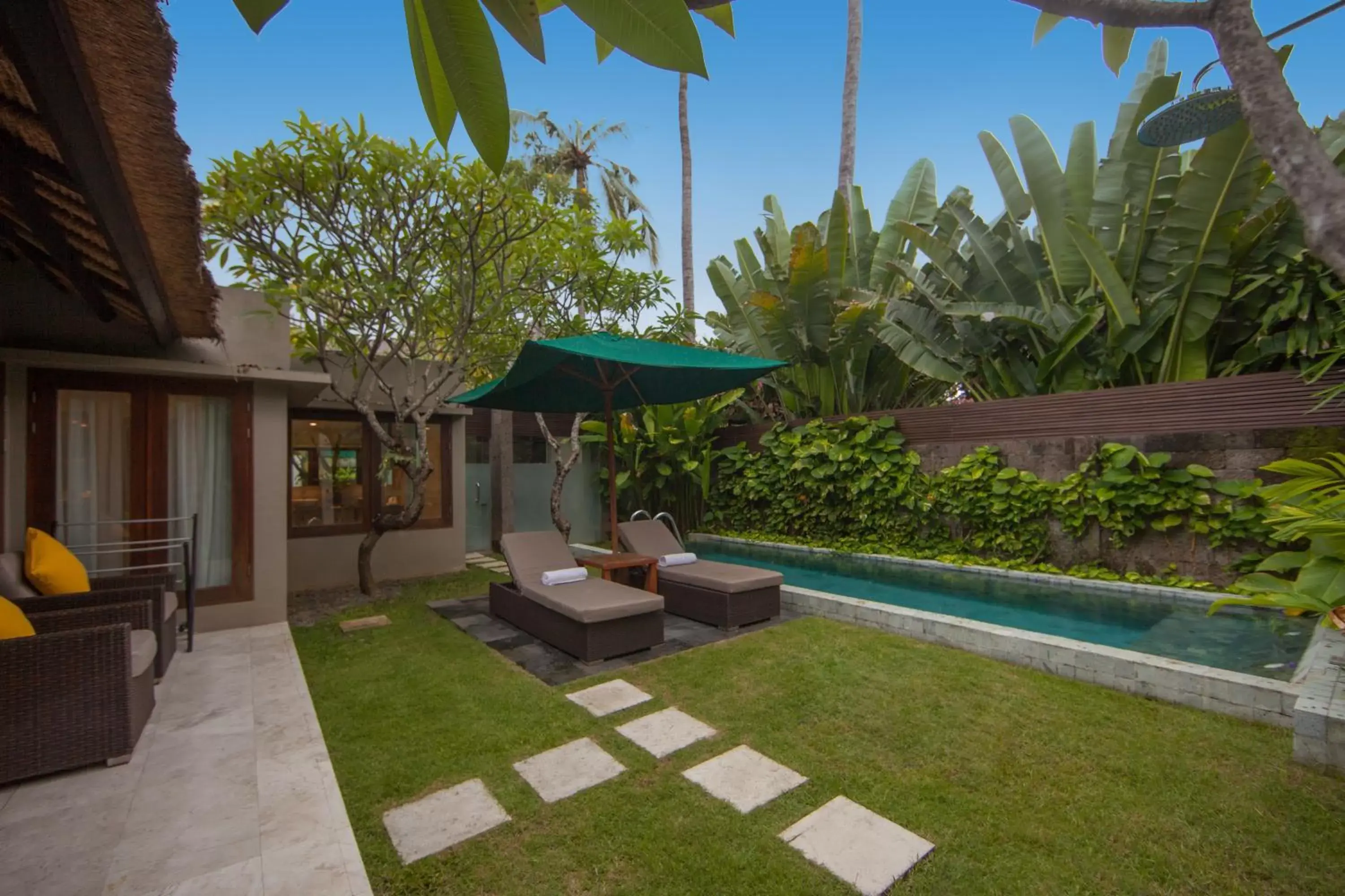 Garden, Swimming Pool in Legian Beach Hotel