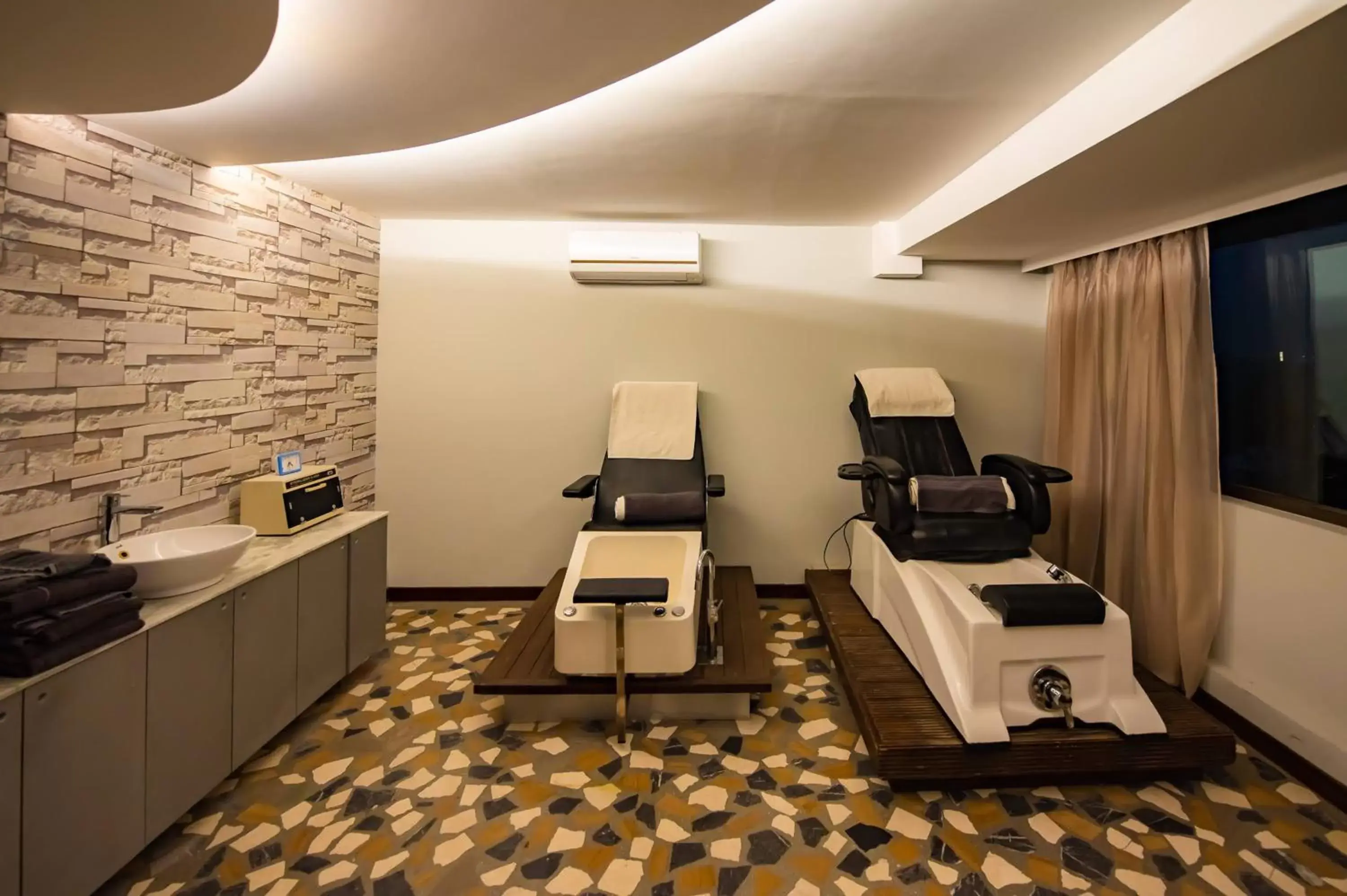 Spa and wellness centre/facilities in O Hotel Pune