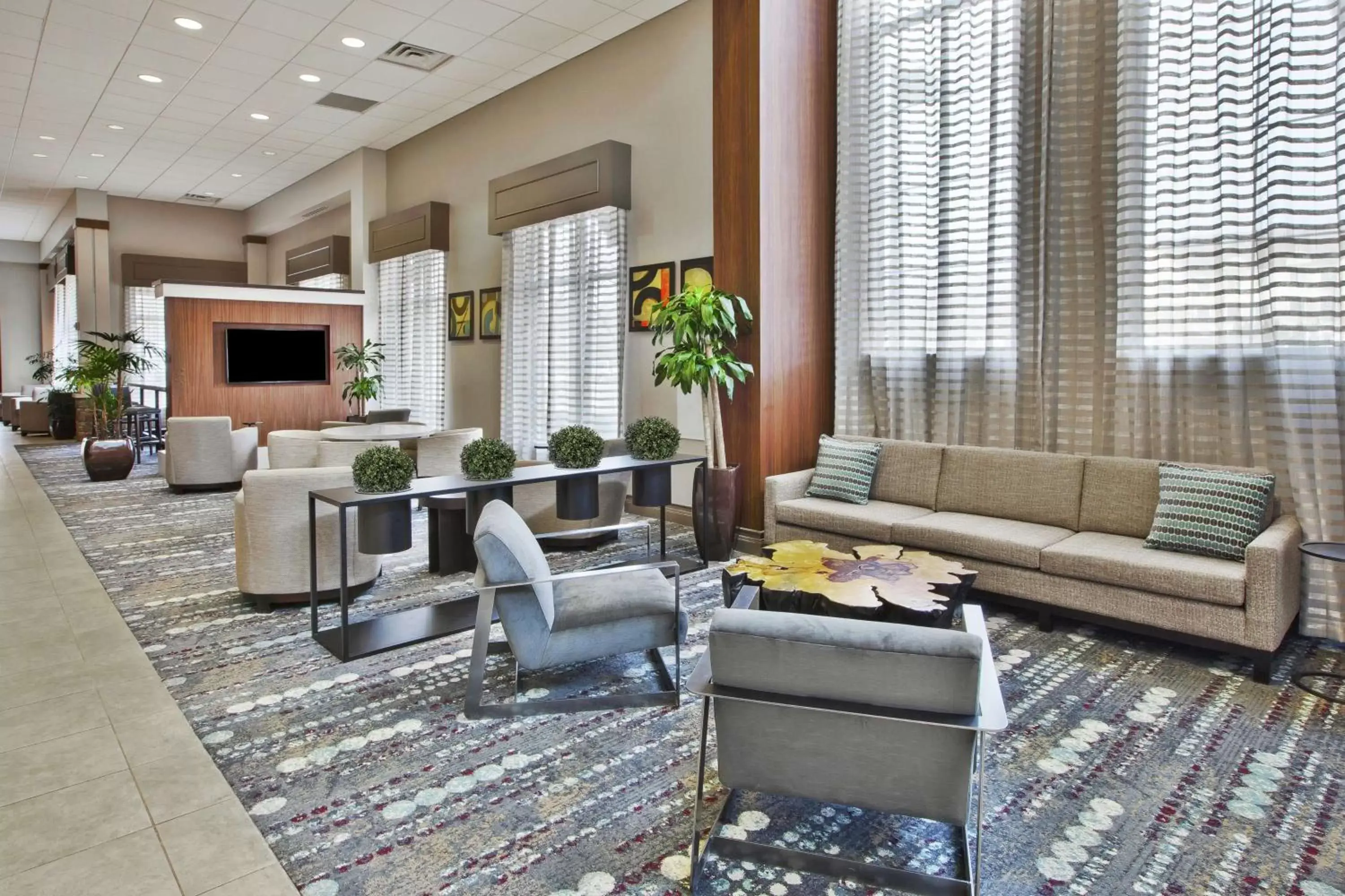 Lobby or reception, Seating Area in Embassy Suites Columbus - Airport