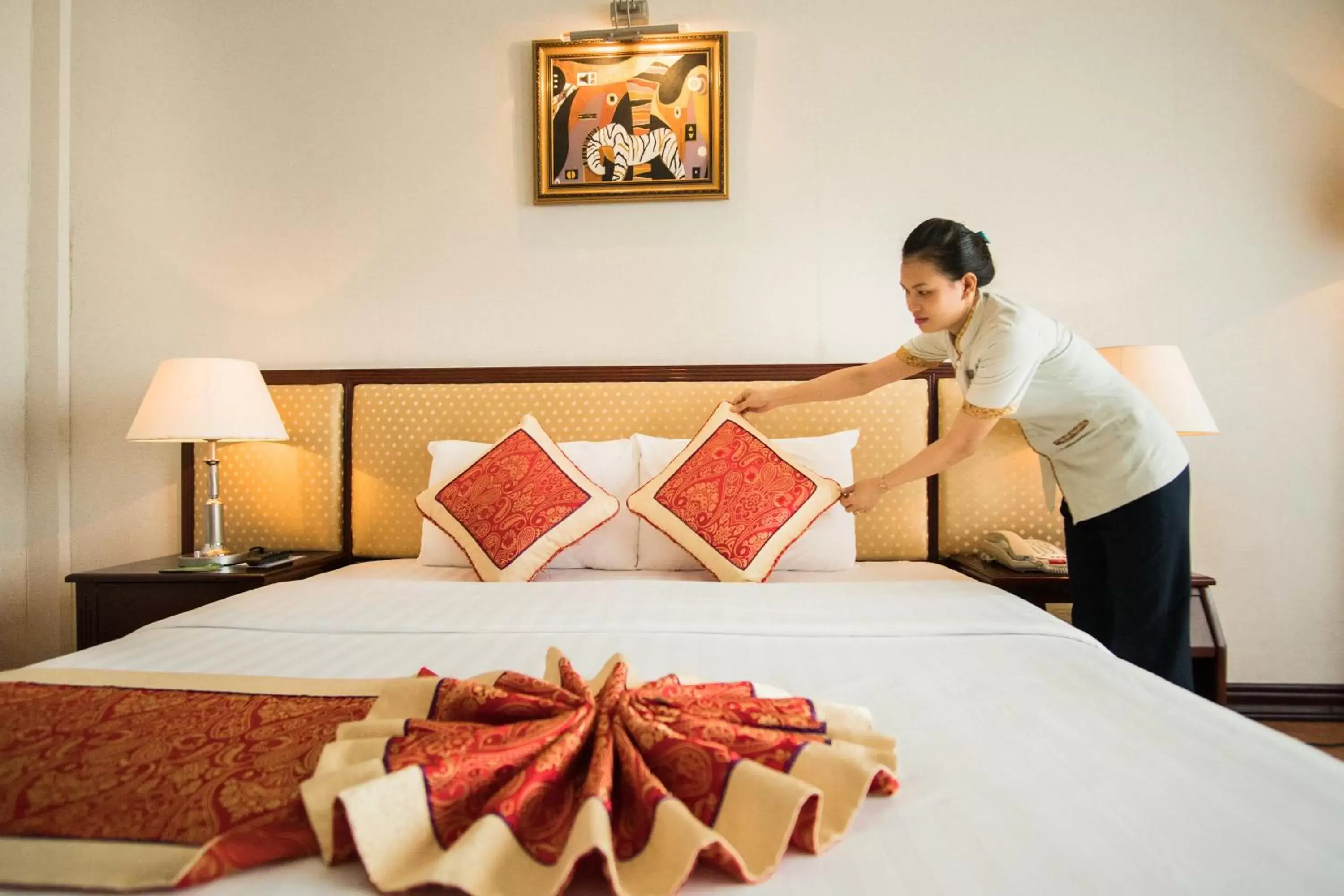 Staff, Bed in Seagull Hotel