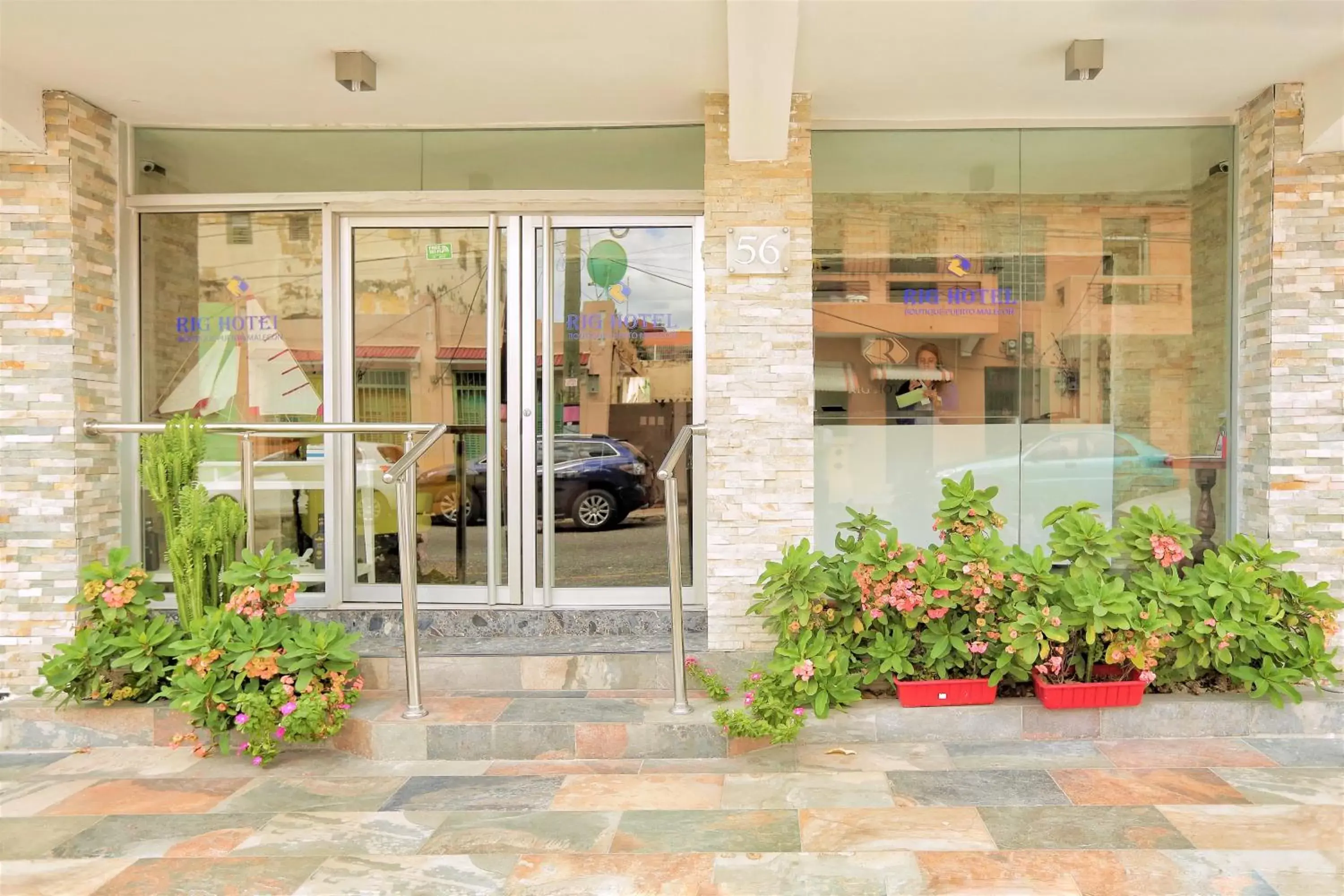Facade/entrance in RIG Puerto Malecón Facade/entrance in RIG Puerto Malecón