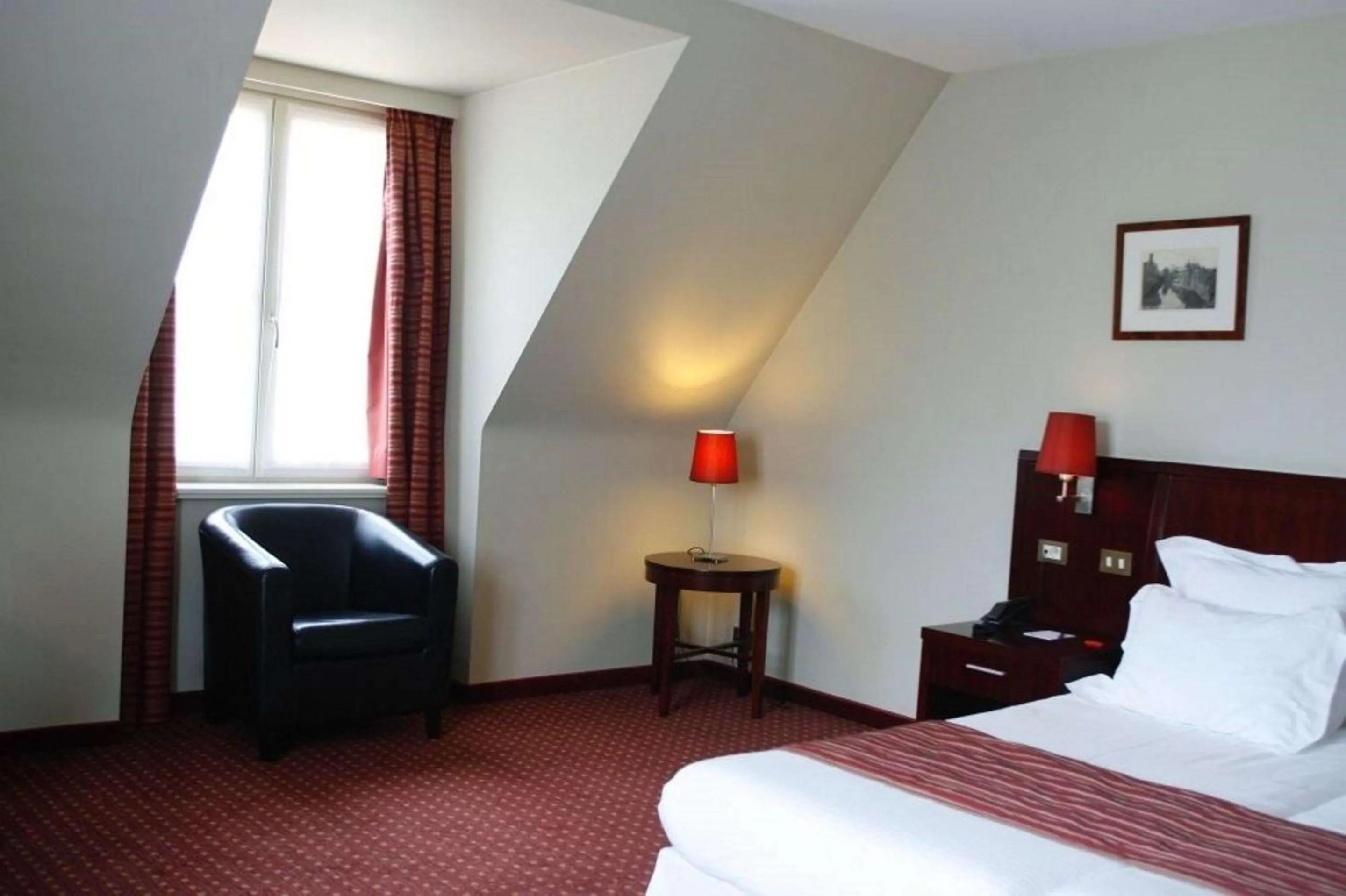 Photo of the whole room, Bed in Hotel Restaurant Weinebrugge