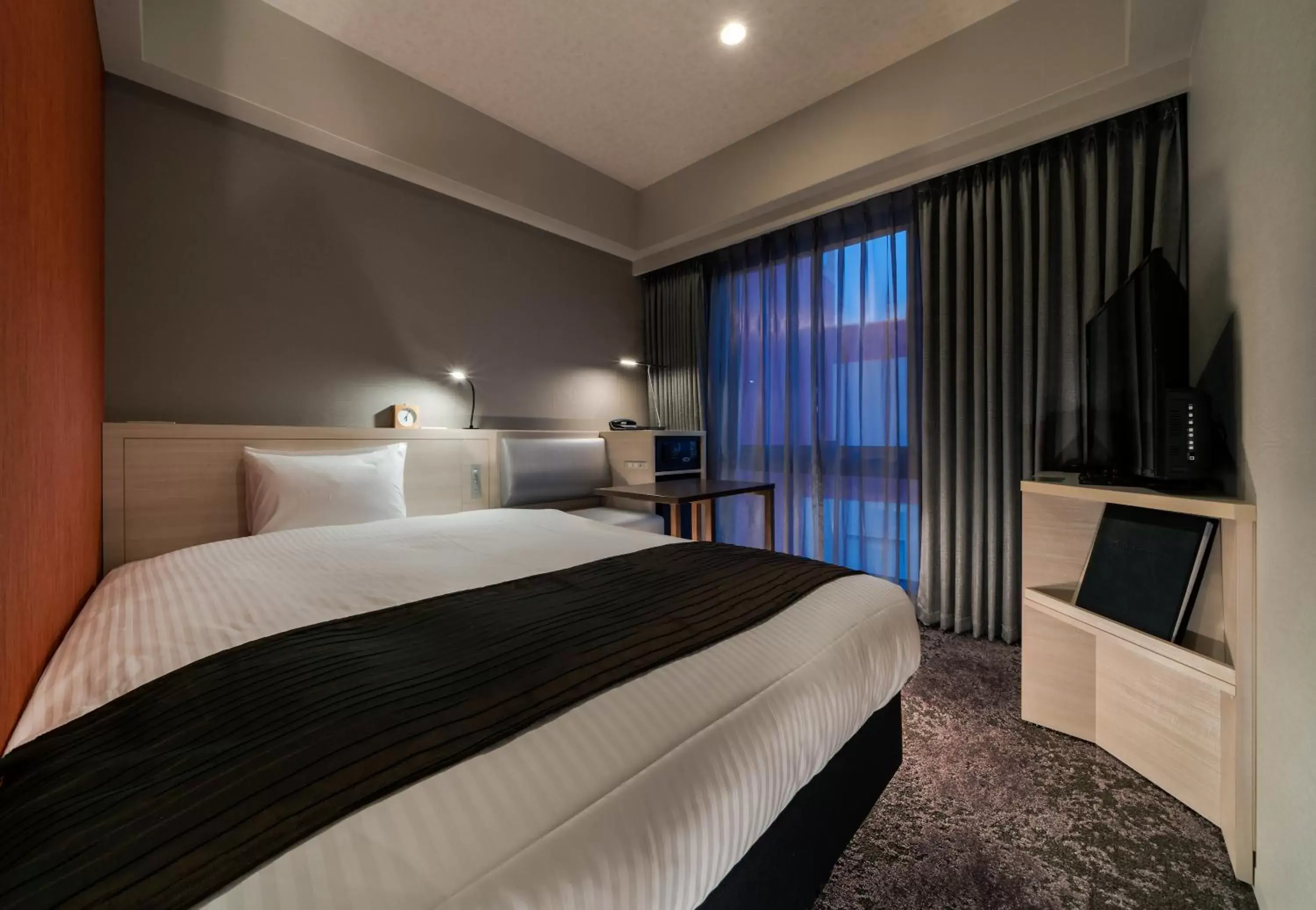 Photo of the whole room, Bed in DEL style Fukuoka Nishinakasu by Daiwa Roynet Hotel Photo of the whole room, Bed in DEL style Fukuoka Nishinakasu by Daiwa Roynet Hotel