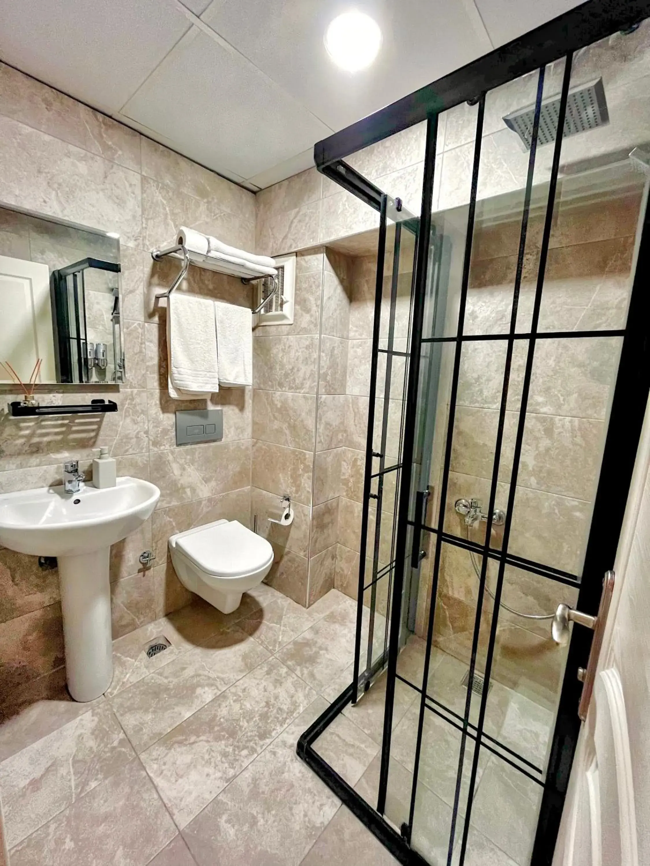 Shower, Bathroom in Naila Hotel