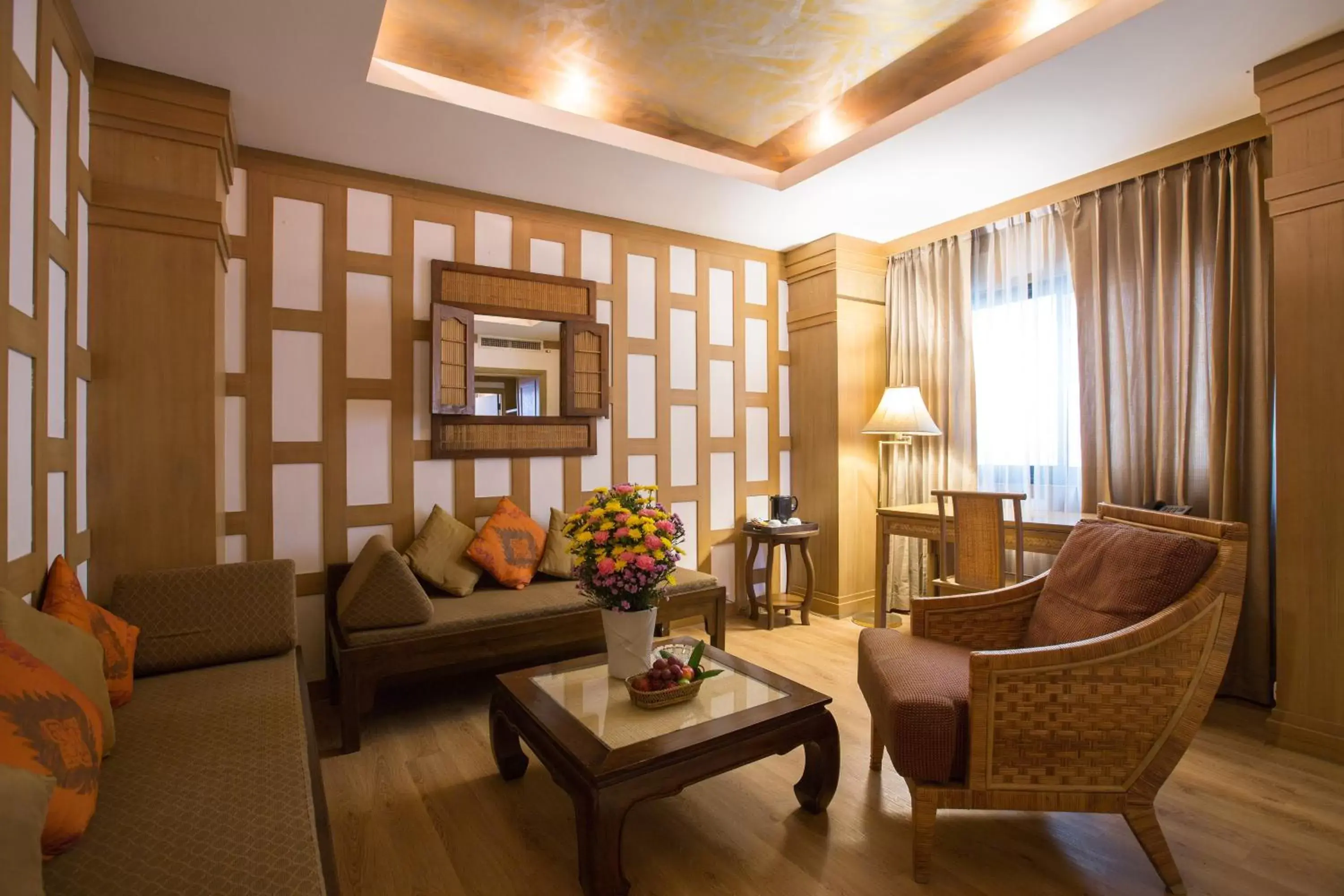 Living room, Seating Area in The Tarntawan Hotel Surawong Bangkok