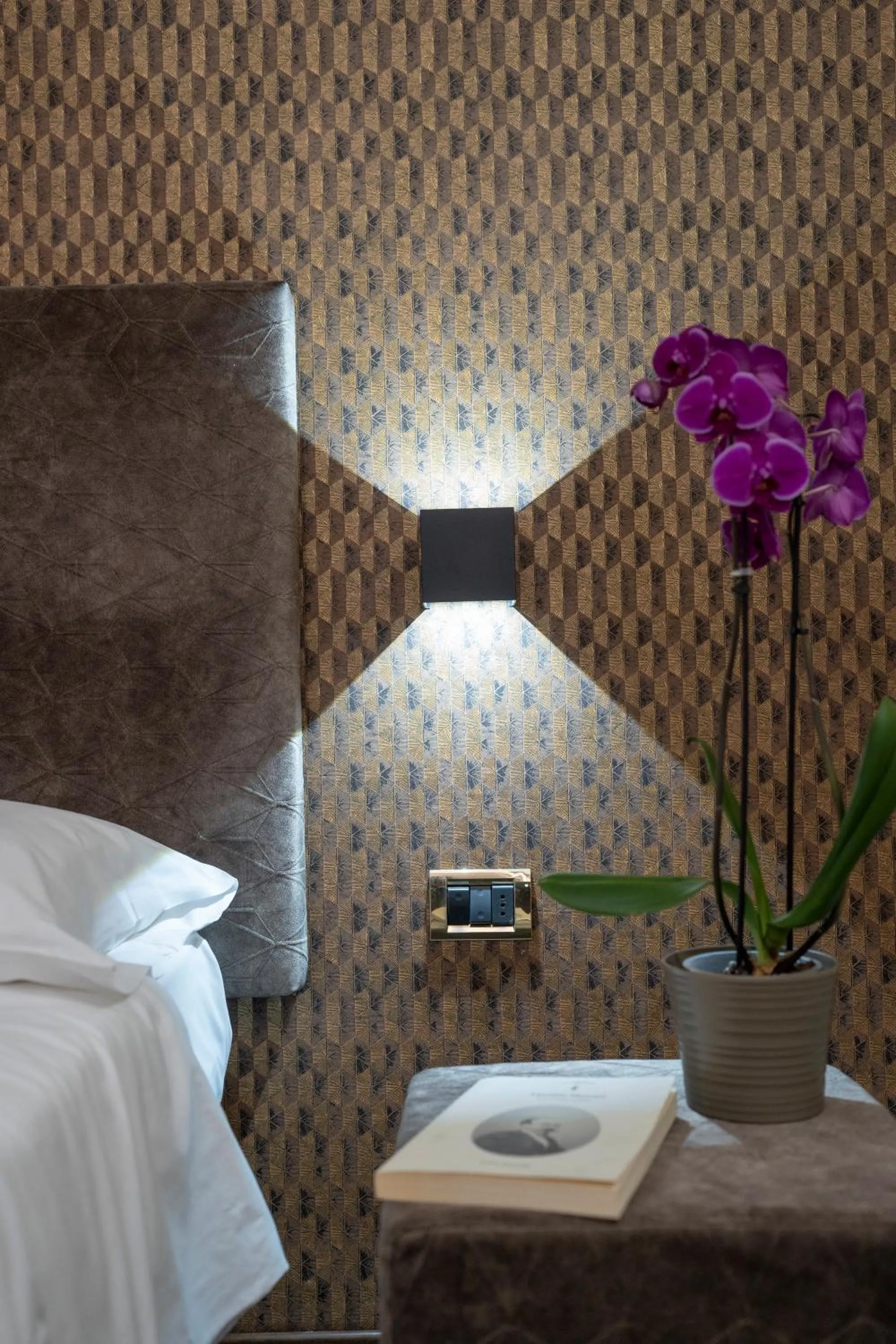 Bed in Hotel Astoria