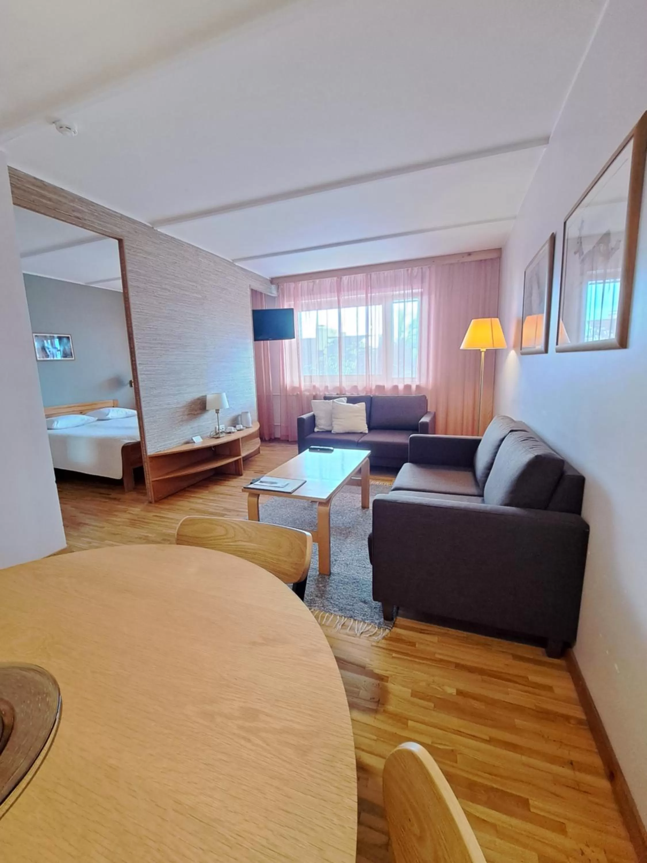 Living room, Bed in Pesa Hotel