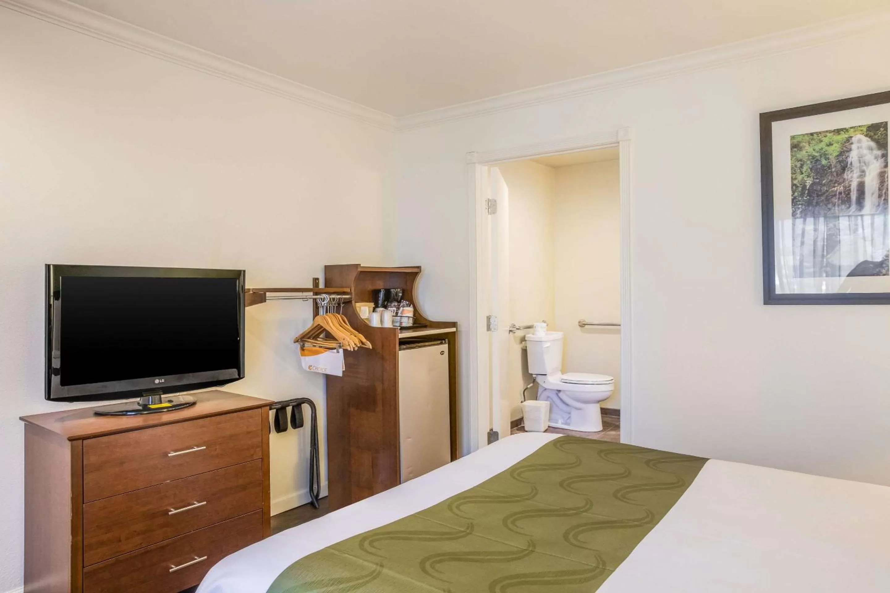 Photo of the whole room, TV/Entertainment Center in Quality Inn Santa Barbara