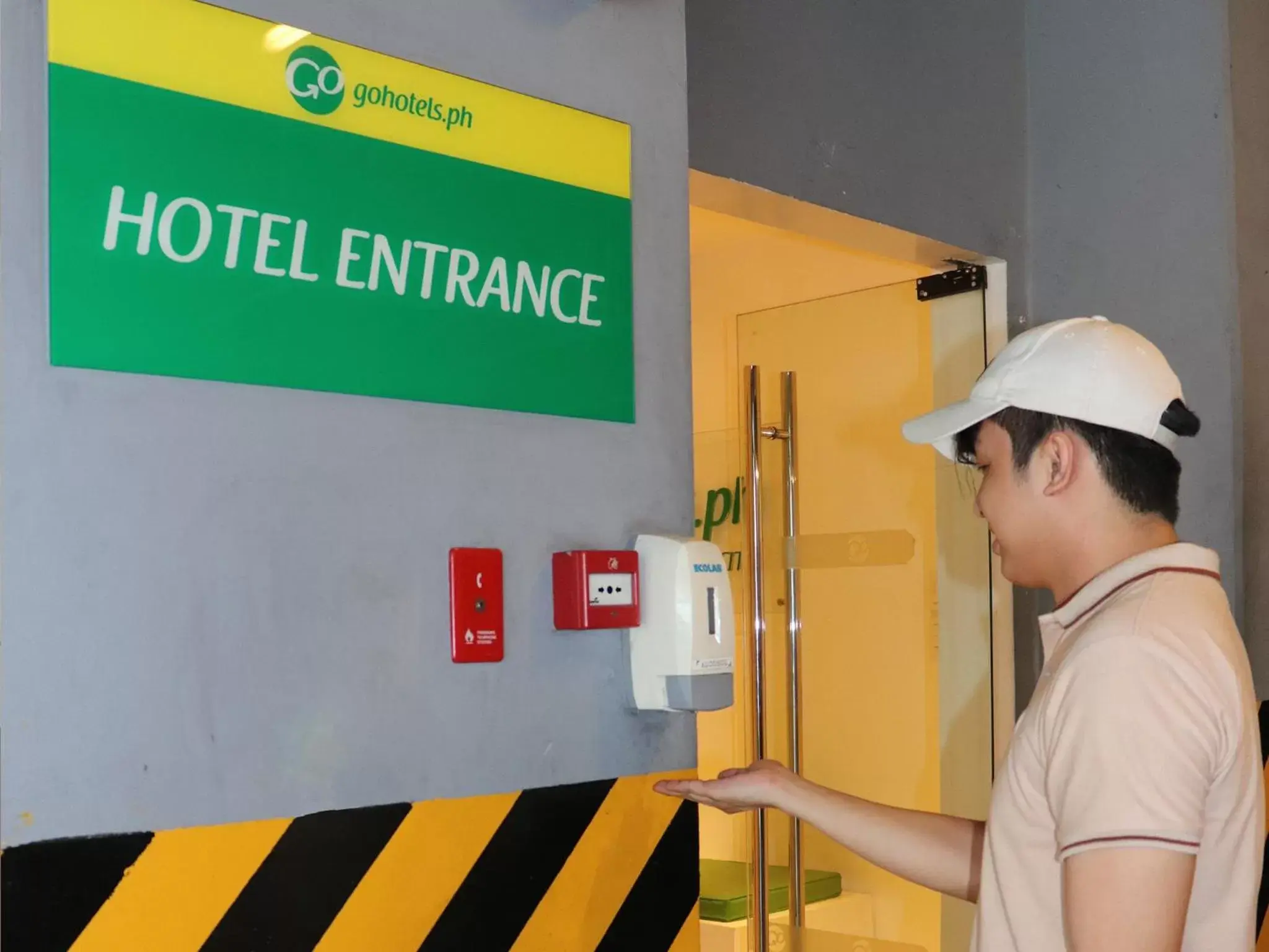 Facade/entrance in Go Hotels North EDSA