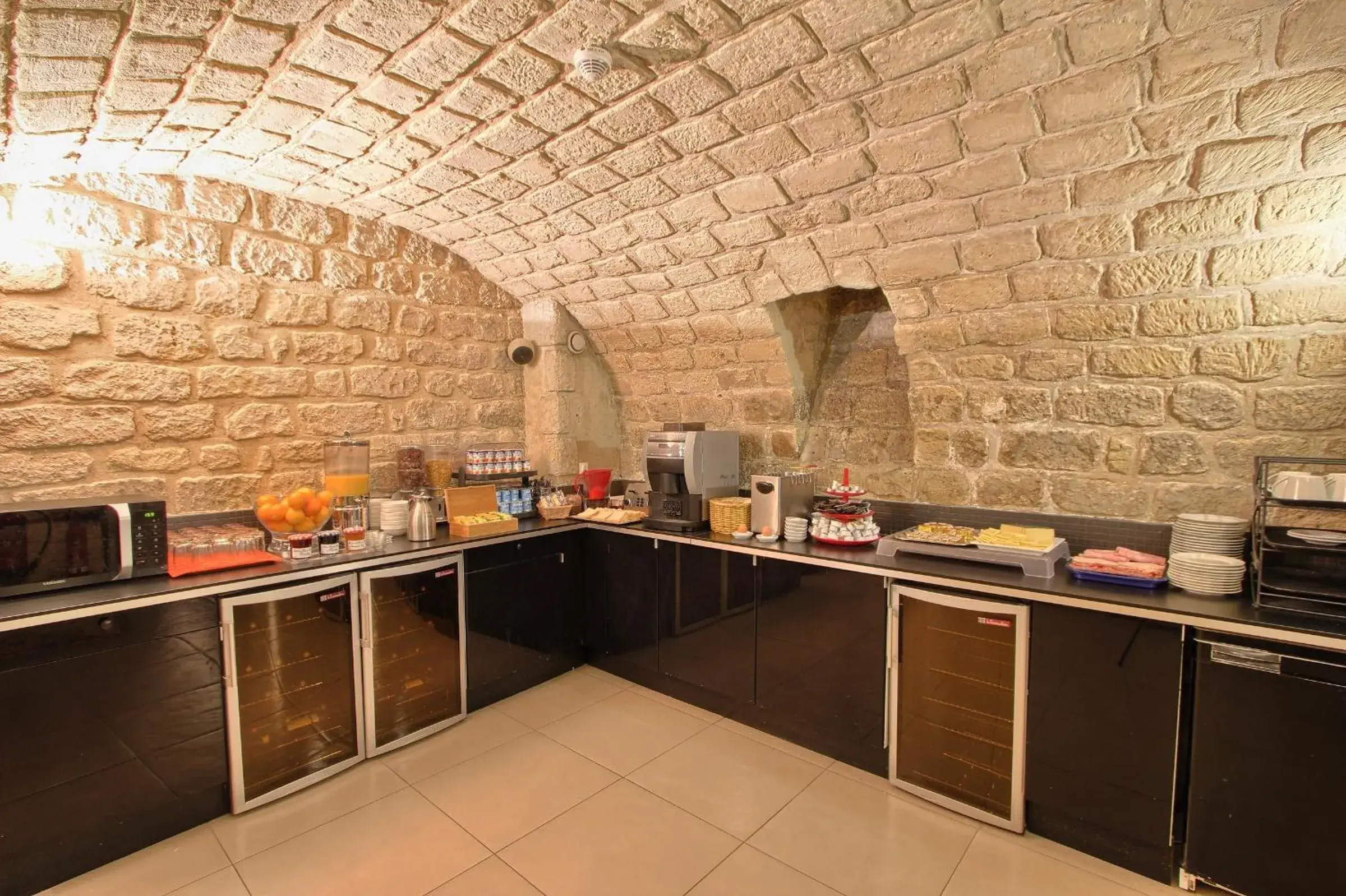 Restaurant/places to eat, Kitchen/Kitchenette in Villa Margaux Opéra Montmartre