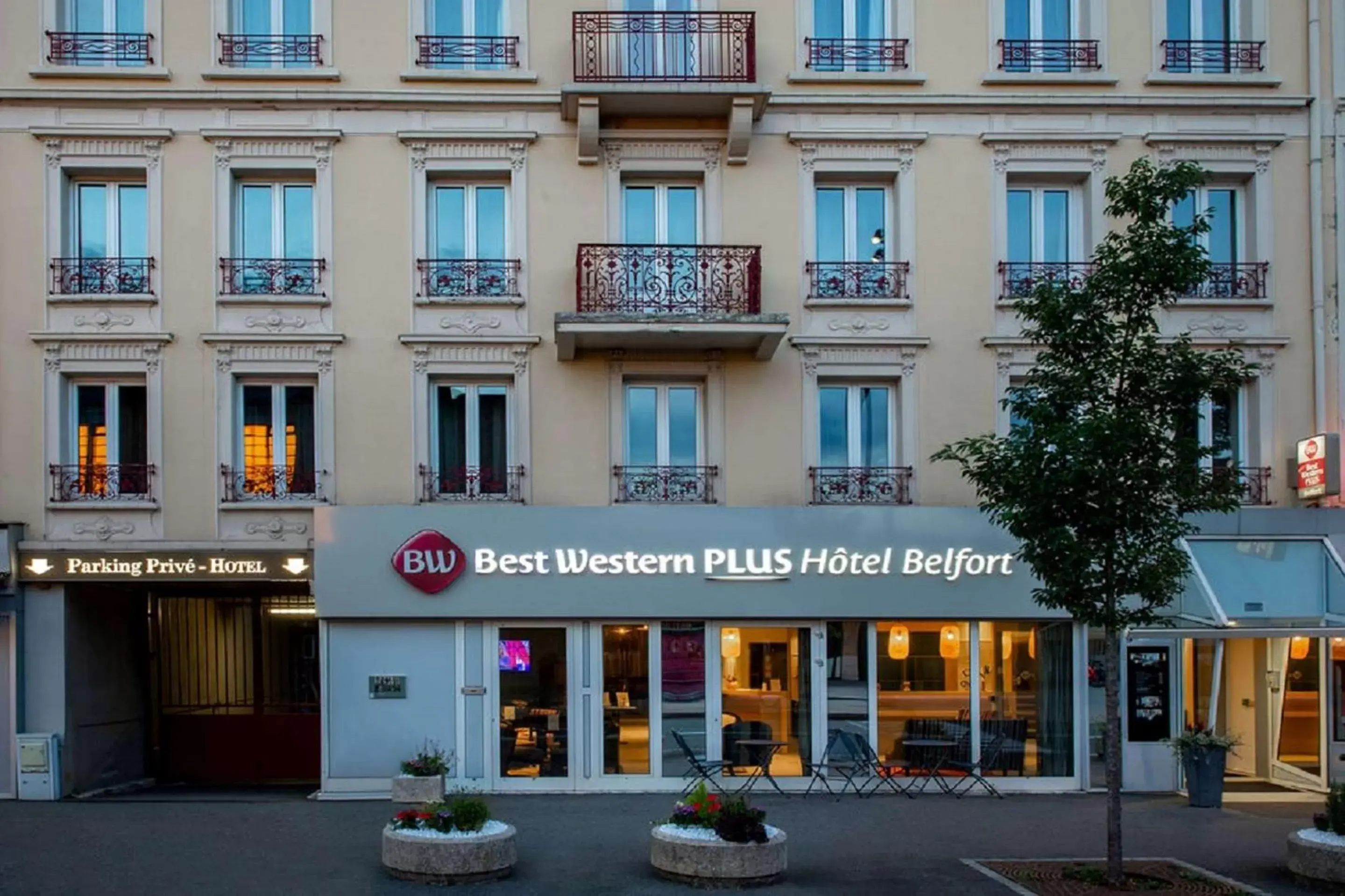 Property building in Best Western Plus Hôtel Belfort Centre Gare Property building in Best Western Plus Hôtel Belfort Centre Gare