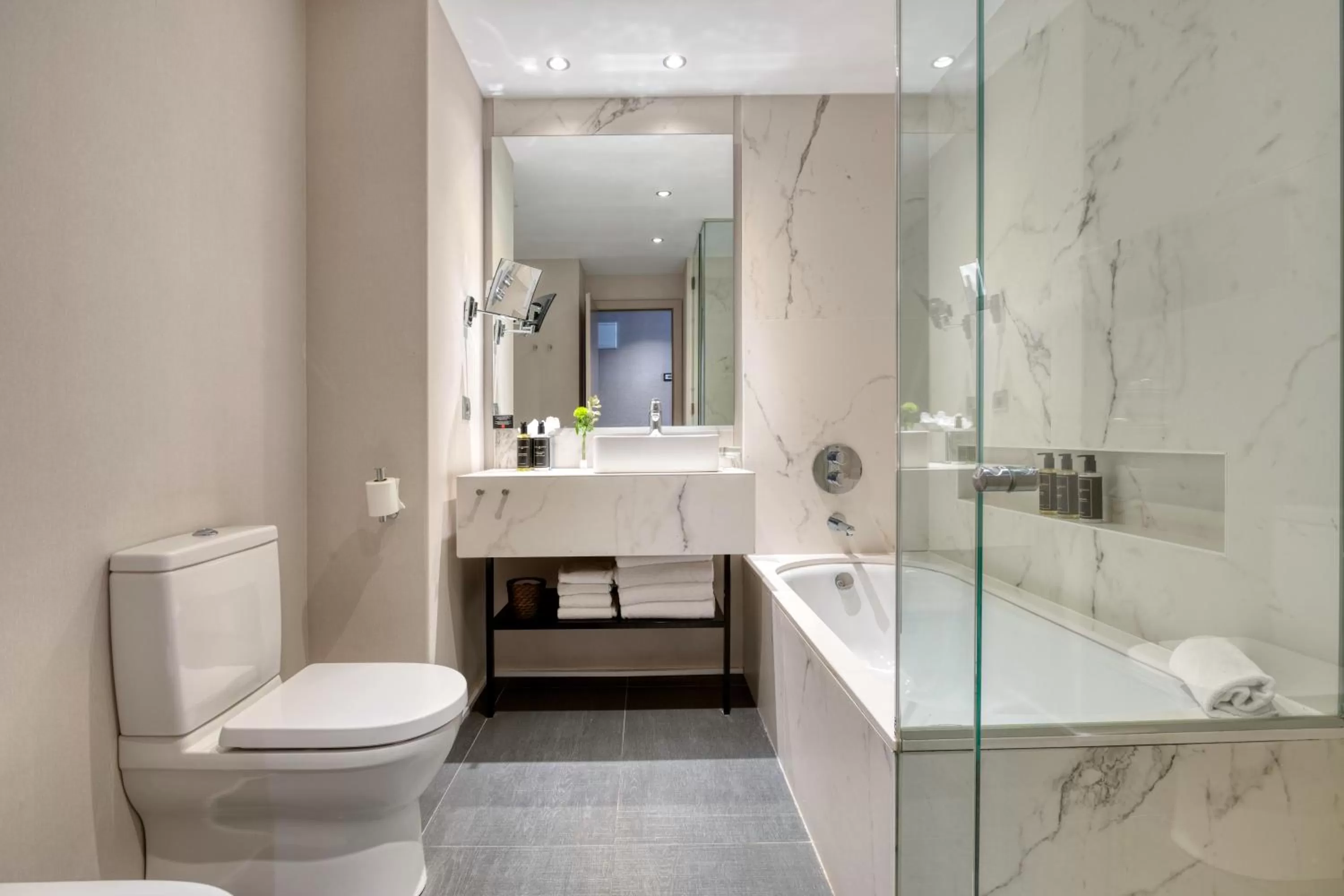 Bathroom in Hotel America Barcelona