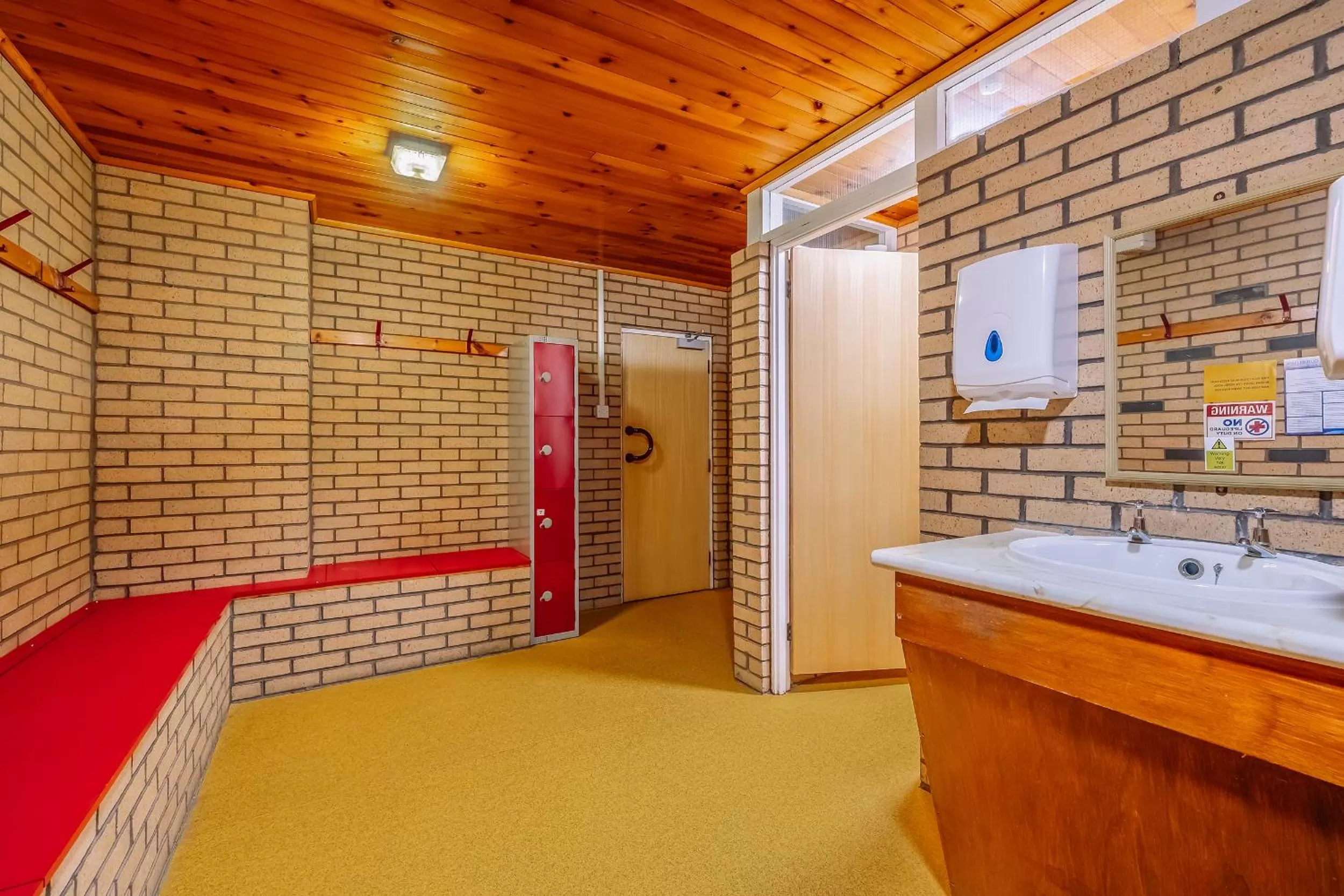 Swimming pool in Muthu Alexandra Hotel