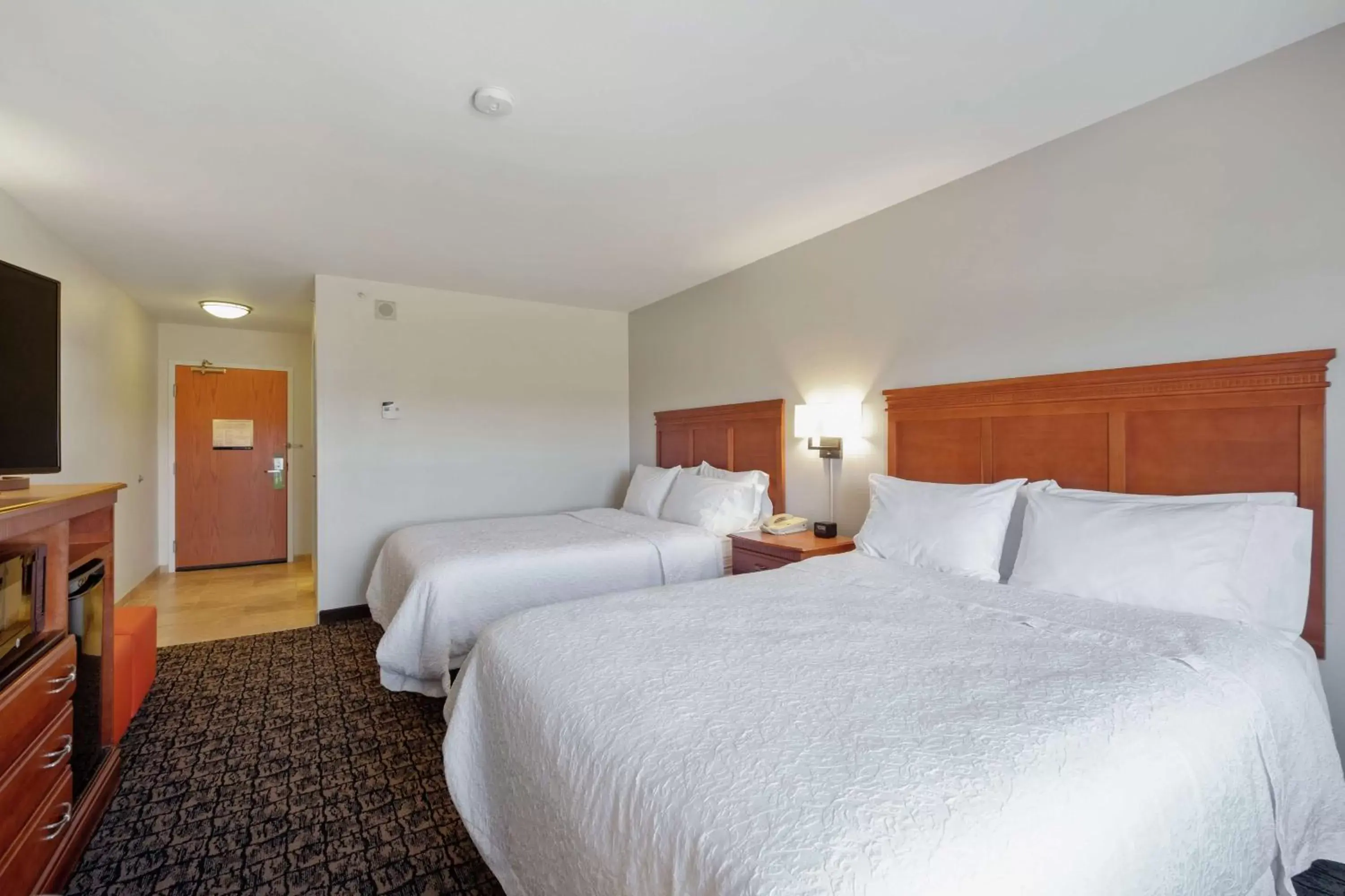 Bedroom, Bed in Hampton Inn & Suites Rockland