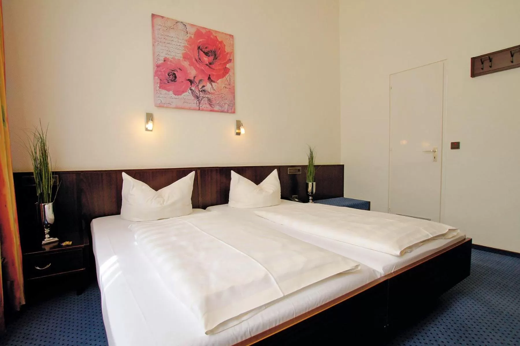 Photo of the whole room, Bed in Hotel Deutsches Haus