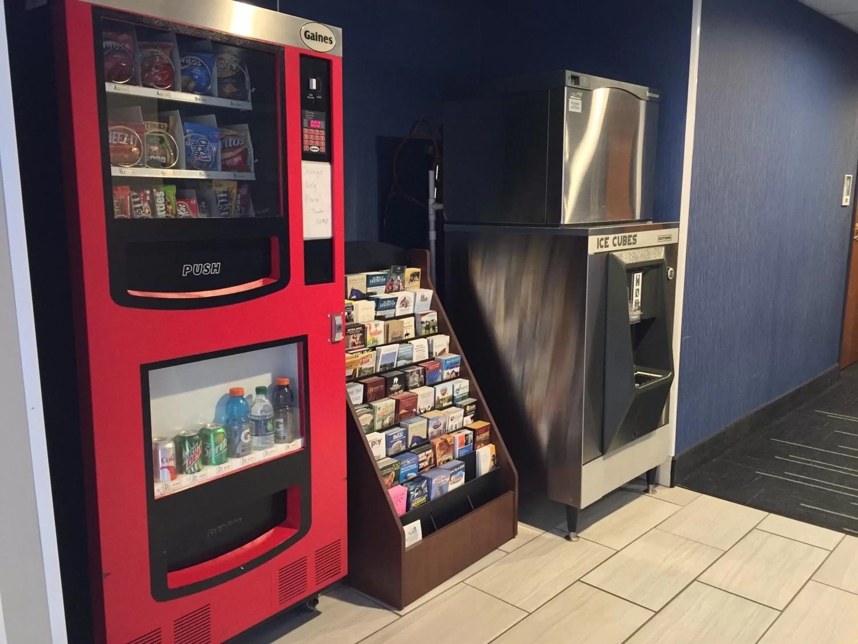 Food and drinks in Guesthouse Inn & Suites Lexington Food and drinks in Guesthouse Inn & Suites Lexington