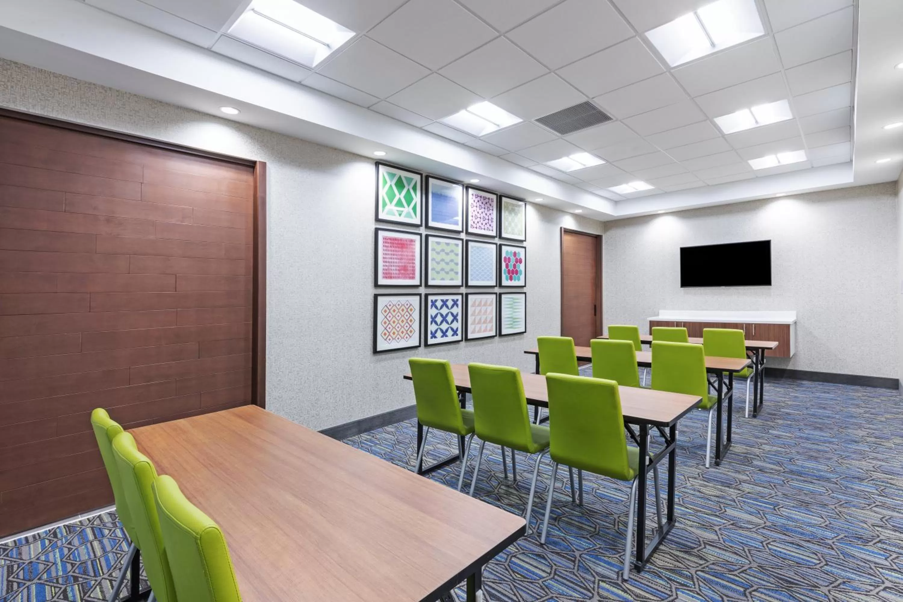 Meeting/conference room in Holiday Inn Express & Suites - Parsons by IHG