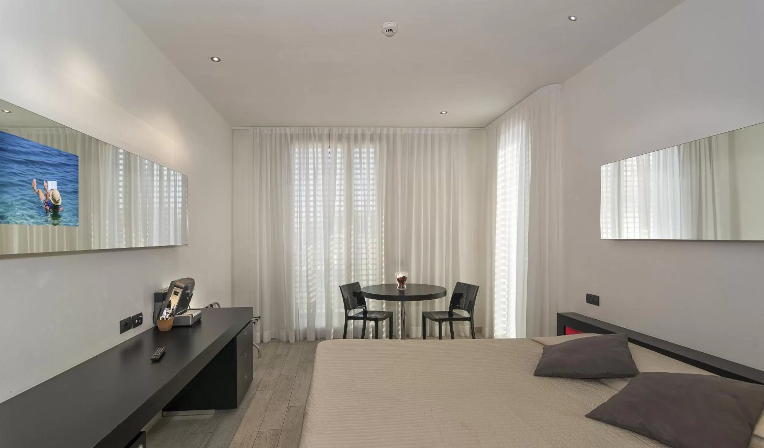 Photo of the whole room in Blue Shades Hotel