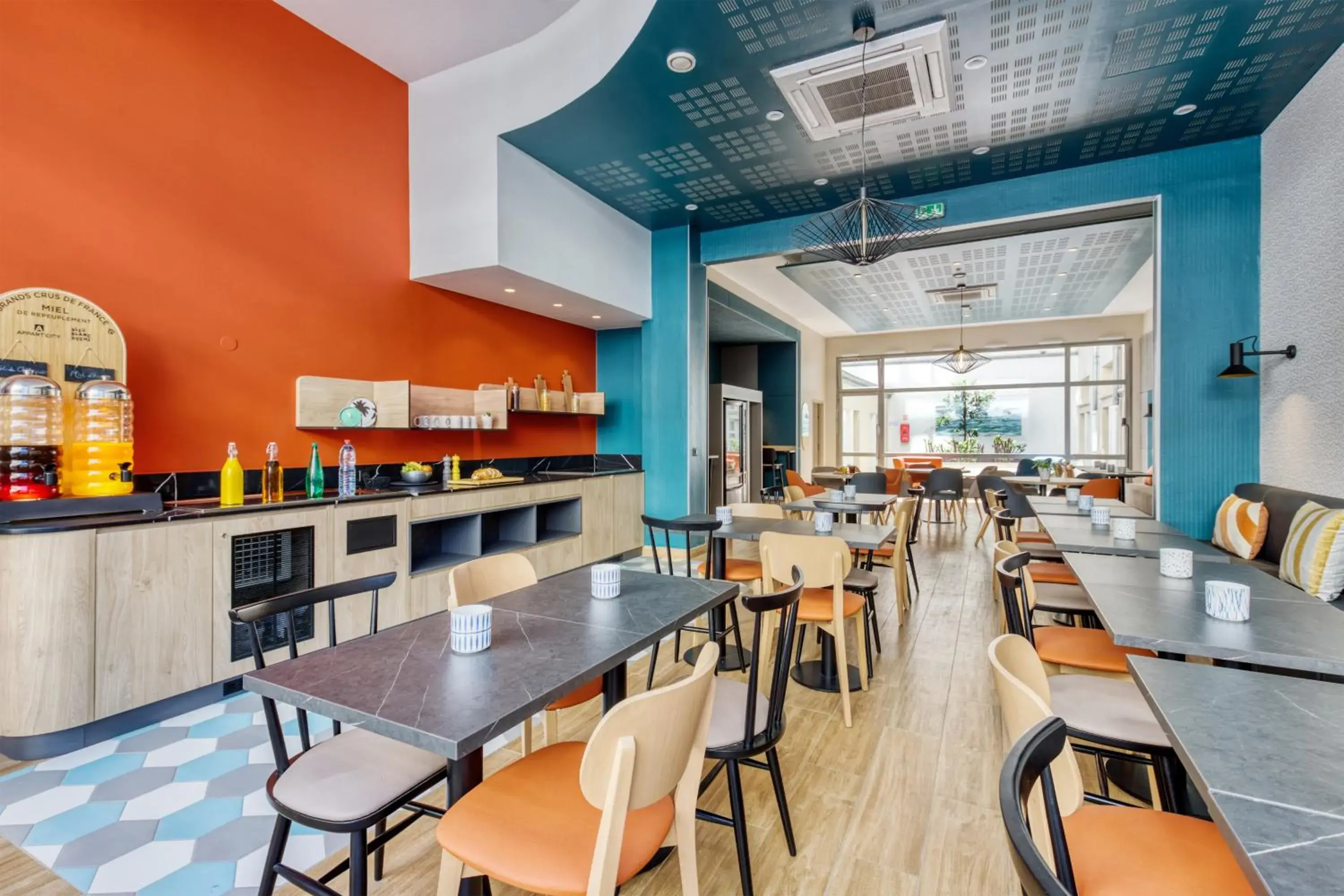 Breakfast in Appart'City Confort Paris Clichy - Mairie Breakfast in Appart'City Confort Paris Clichy - Mairie