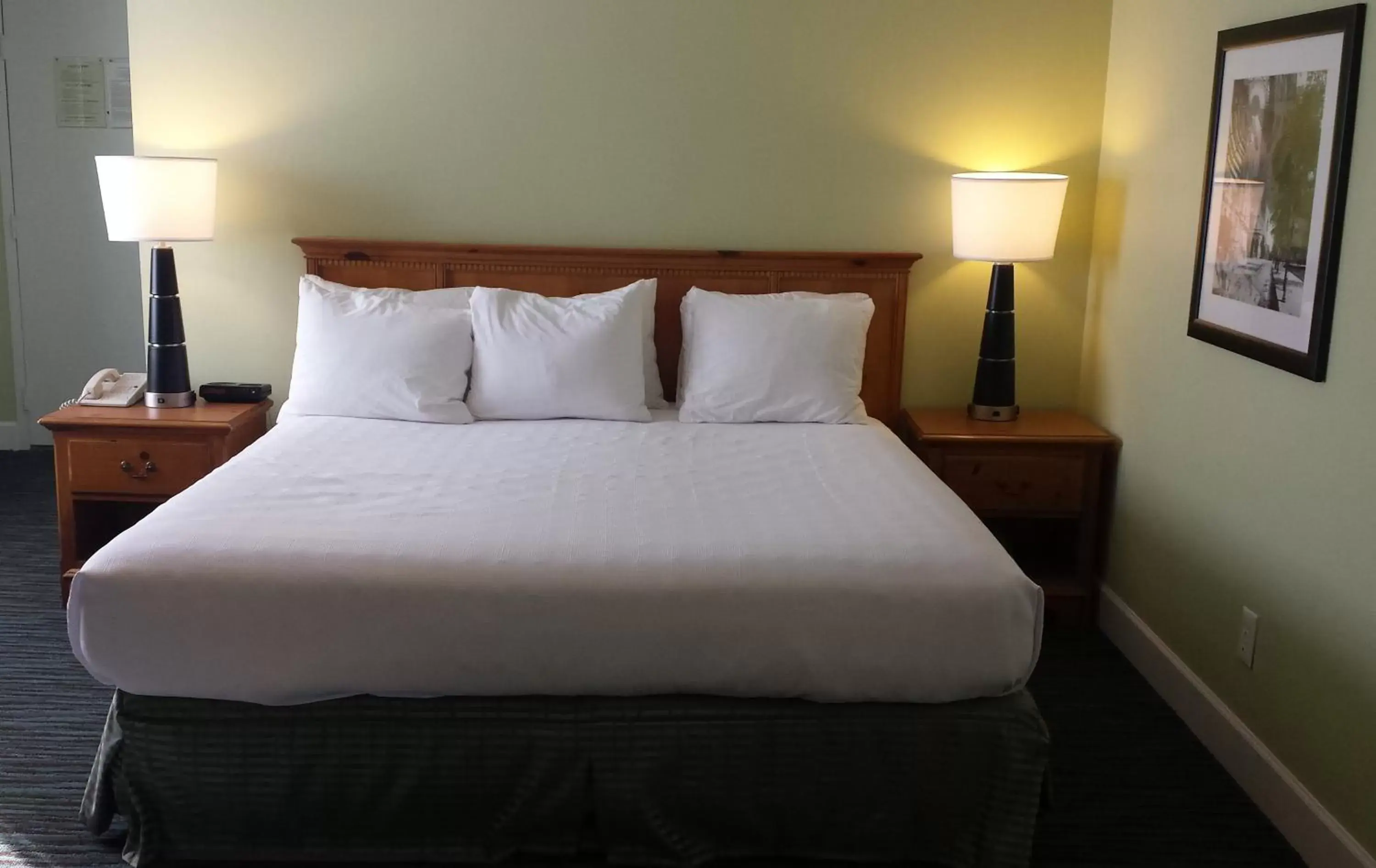 Bed in The University Inn at Emory Bed in The University Inn at Emory