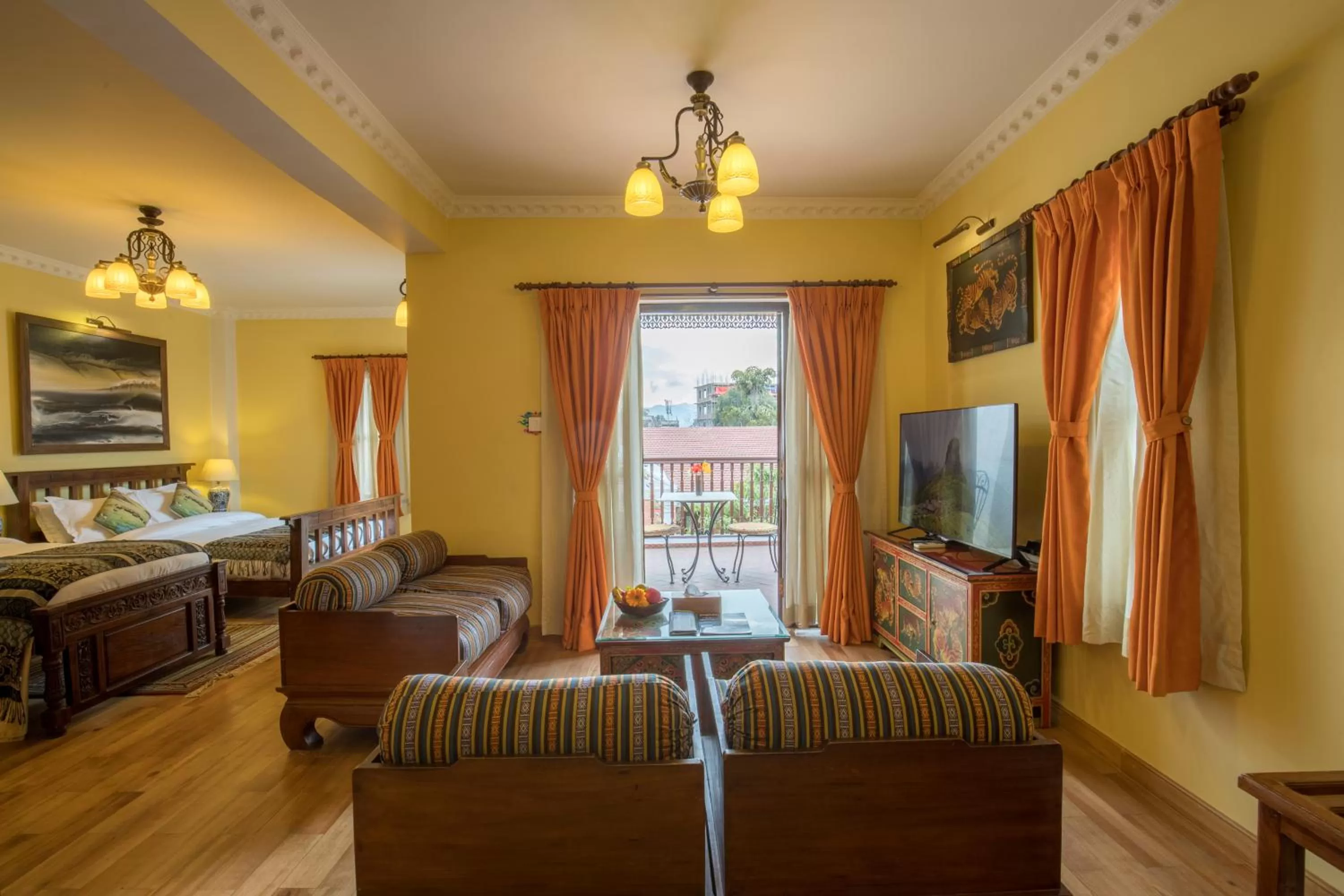 Communal lounge/ TV room, Bed in Baber Mahal Vilas - The Heritage Hotel