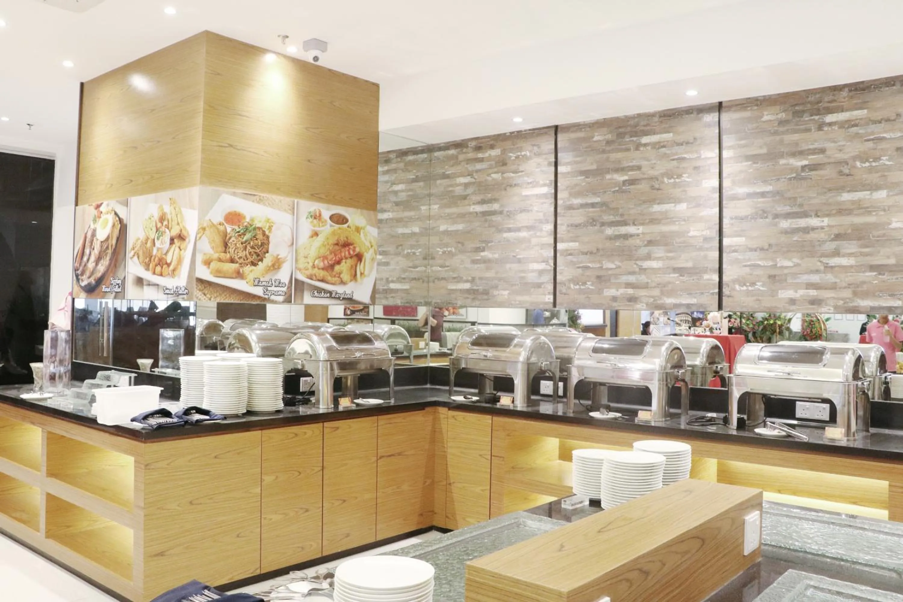 Restaurant/places to eat in Pacific Express Hotel Chinatown