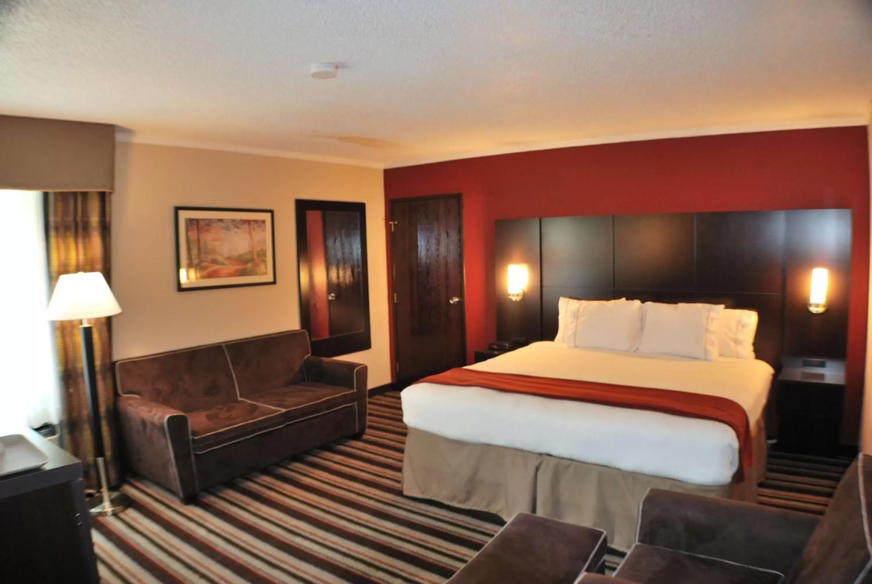 Photo of the whole room, Bed in Holiday Inn Express Nashville W-I40, an IHG Hotel