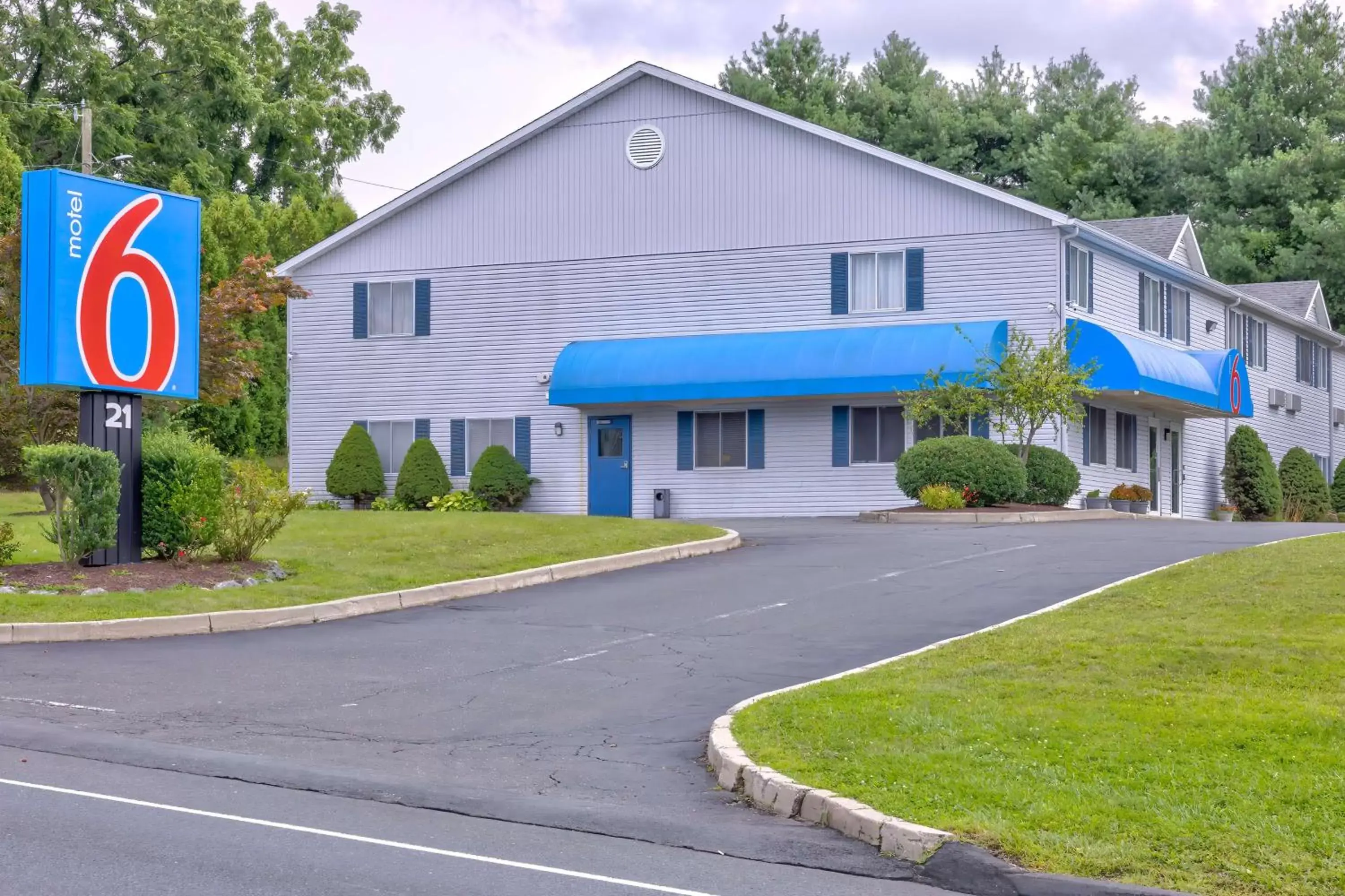 Property Building in Motel 6 Bethel, CT - Danbury