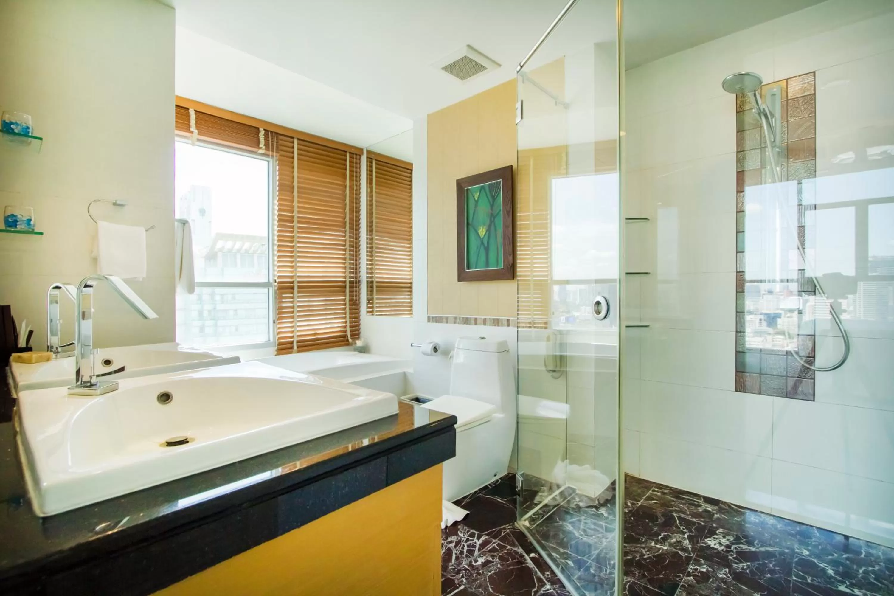 Shower in Urbana Sathorn Hotel, Bangkok