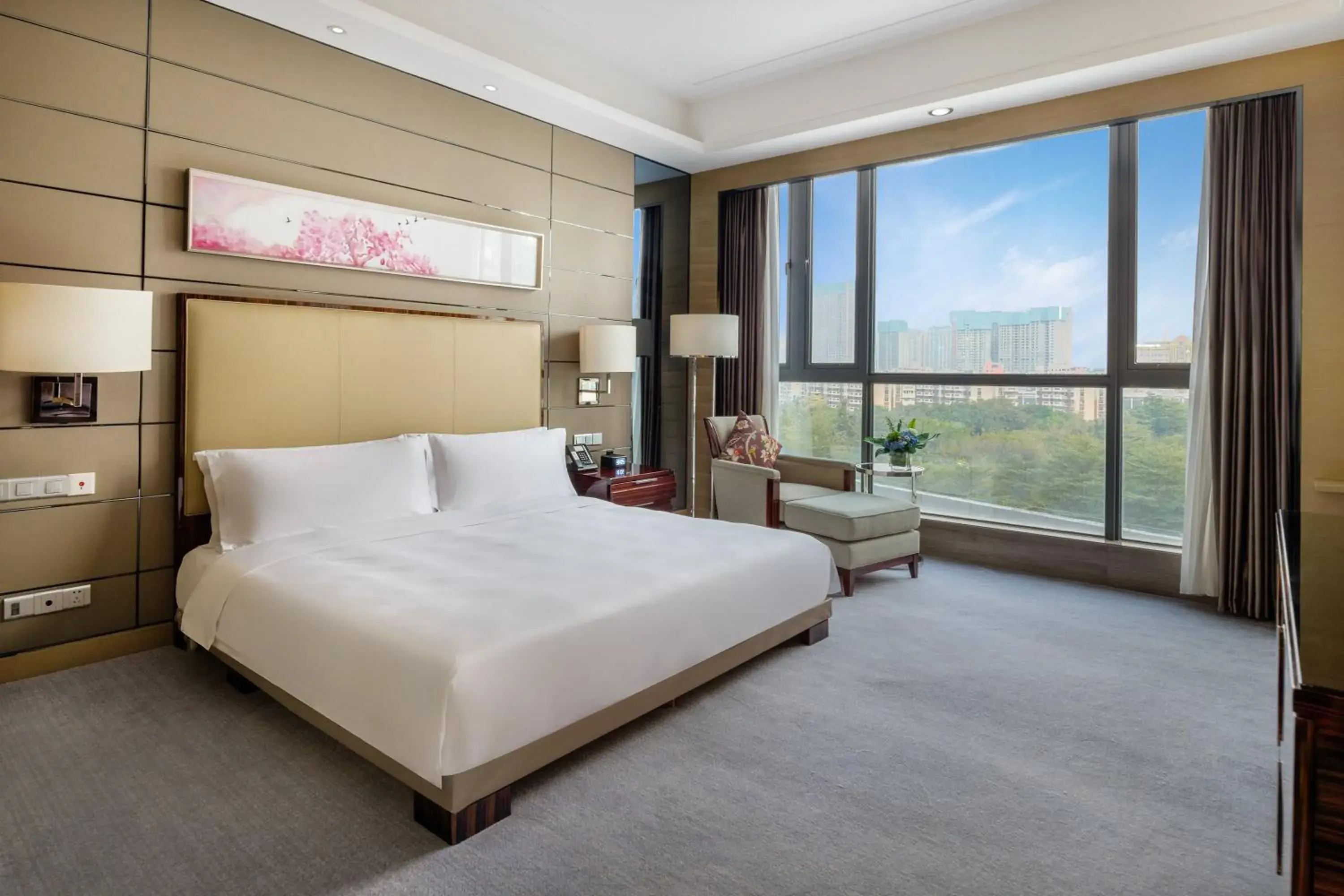 Photo of the whole room, Bed in Crowne Plaza Shenzhen Longgang City Centre, an IHG Hotel
