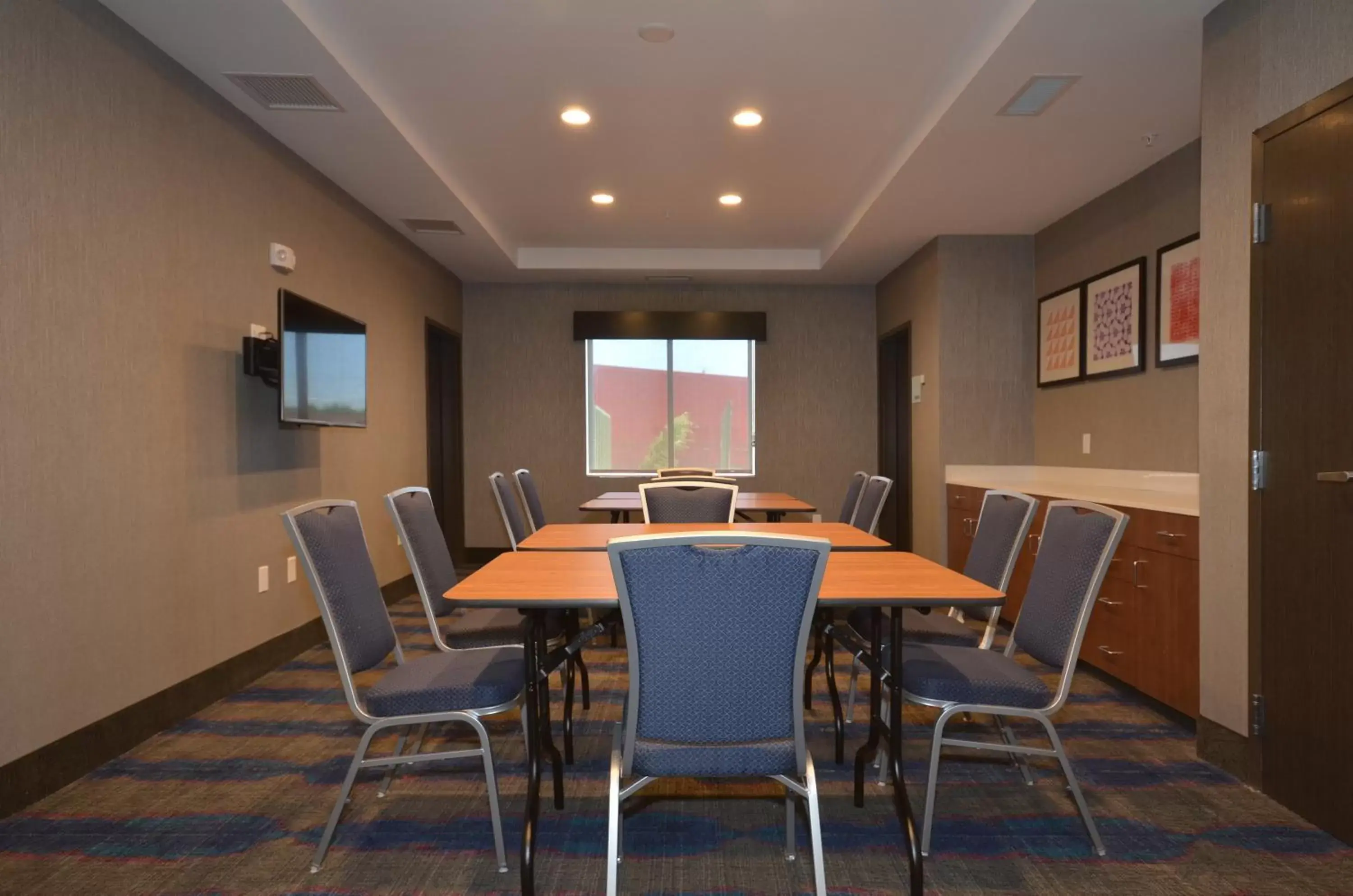 Meeting/conference room in Holiday Inn Express & Suites Oklahoma City Mid - Arpt Area, an IHG Hotel