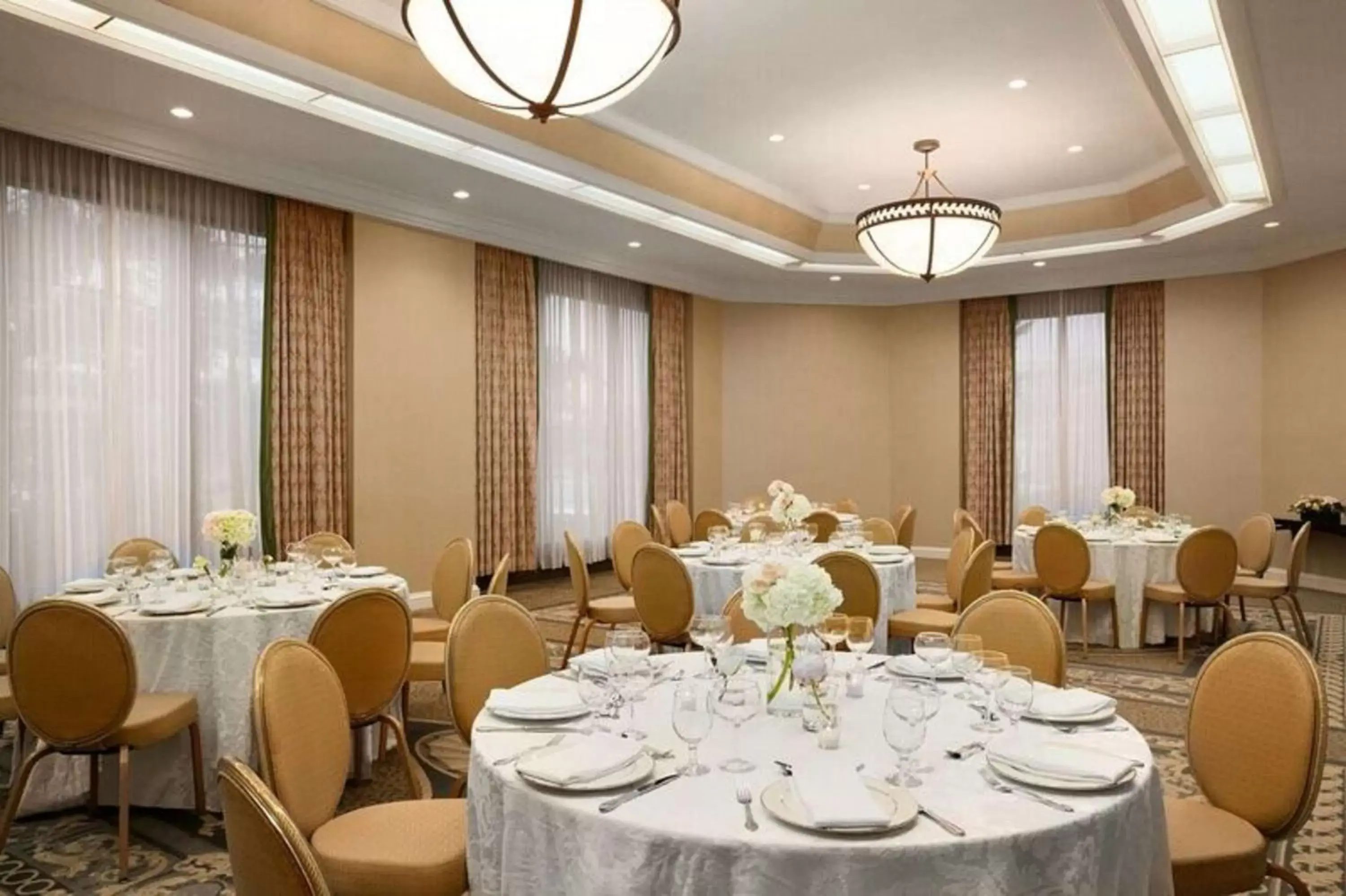 Dining area, Restaurant/Places to Eat in Hilton Woodcliff Lake