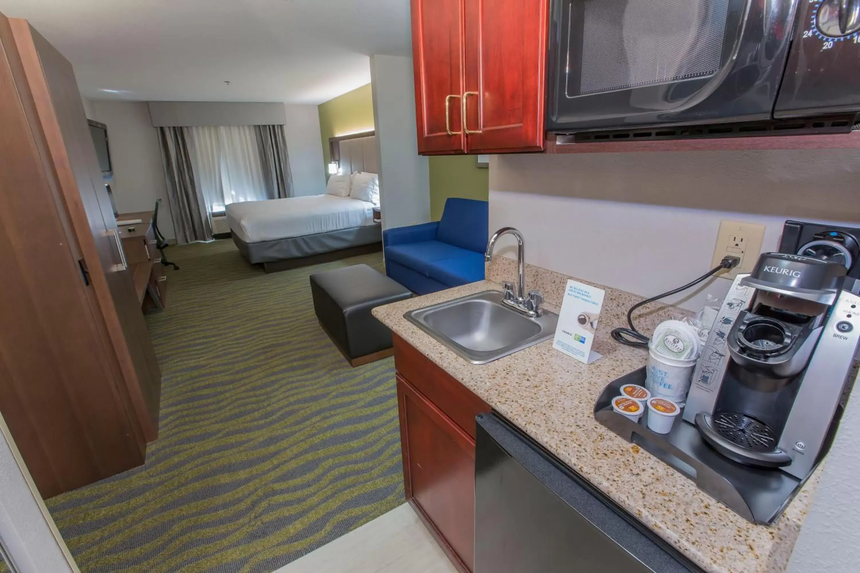 Photo of the whole room, Kitchen/Kitchenette in Holiday Inn Express Hotel & Suites McDonough, an IHG Hotel