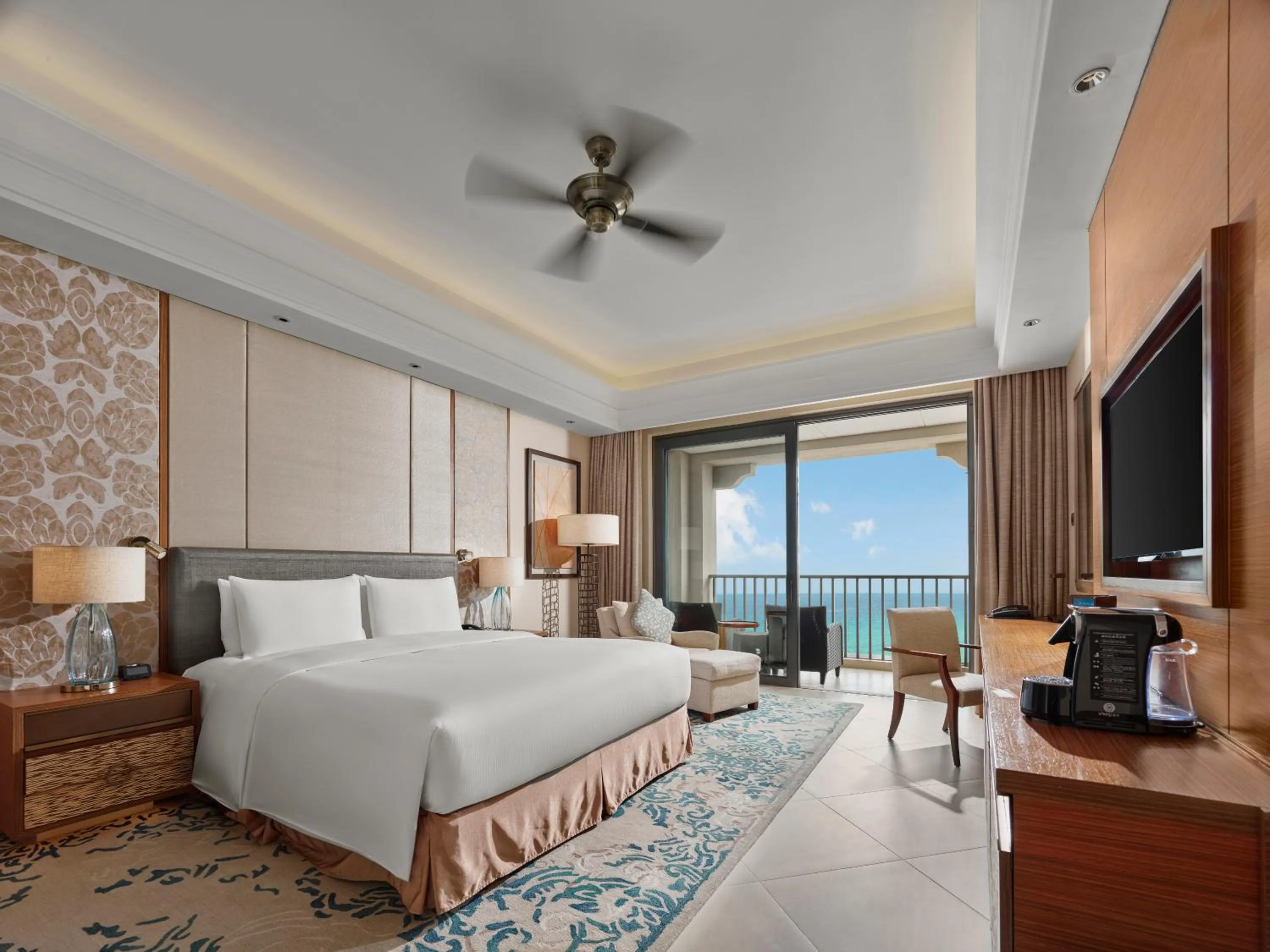 Bedroom, Bed in Hilton Haikou Meilan