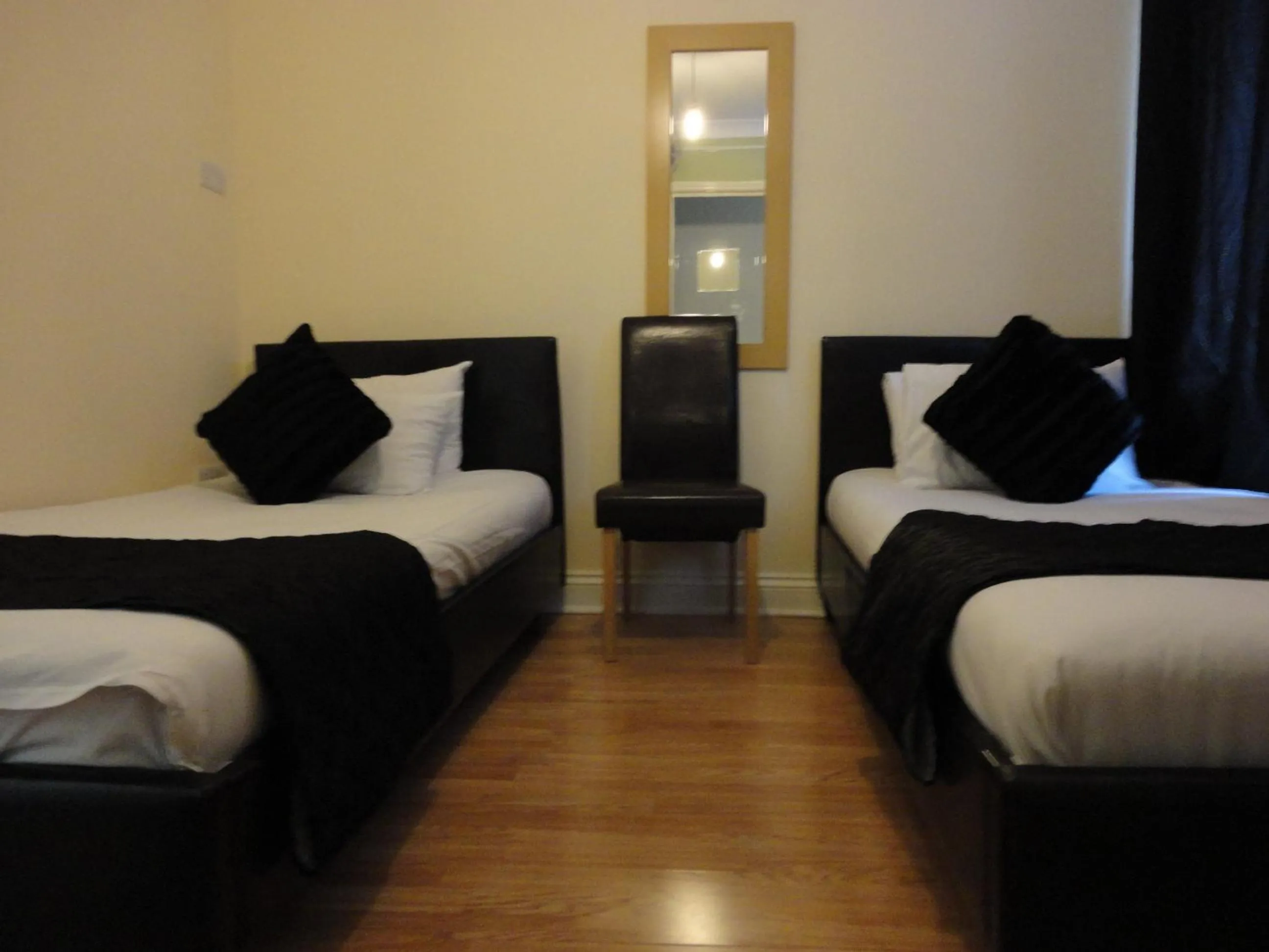 Bed in City View Hotel - Roman Road Market