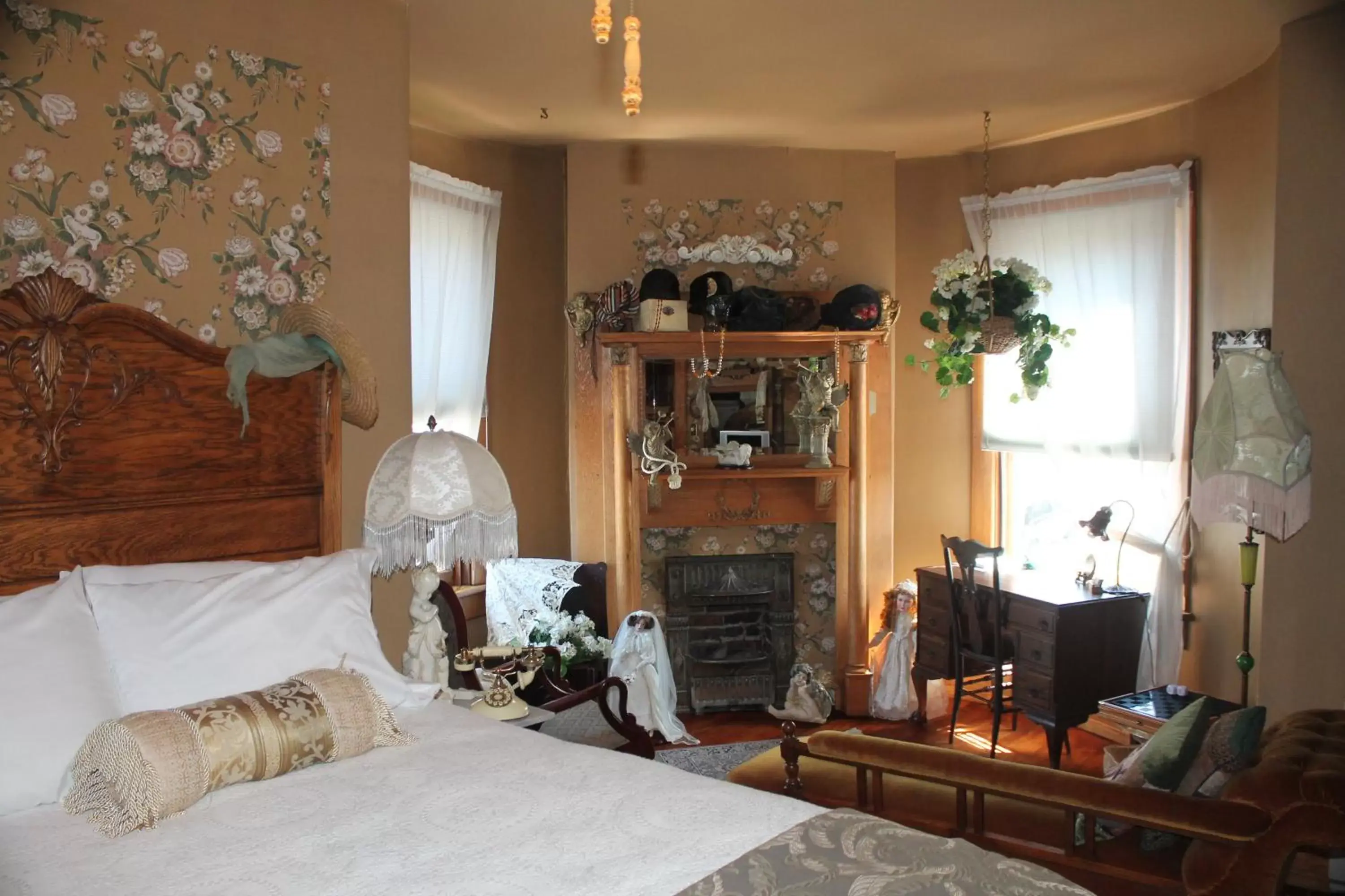 Day, Seating Area in The Queen, A Victorian Bed & Breakfast