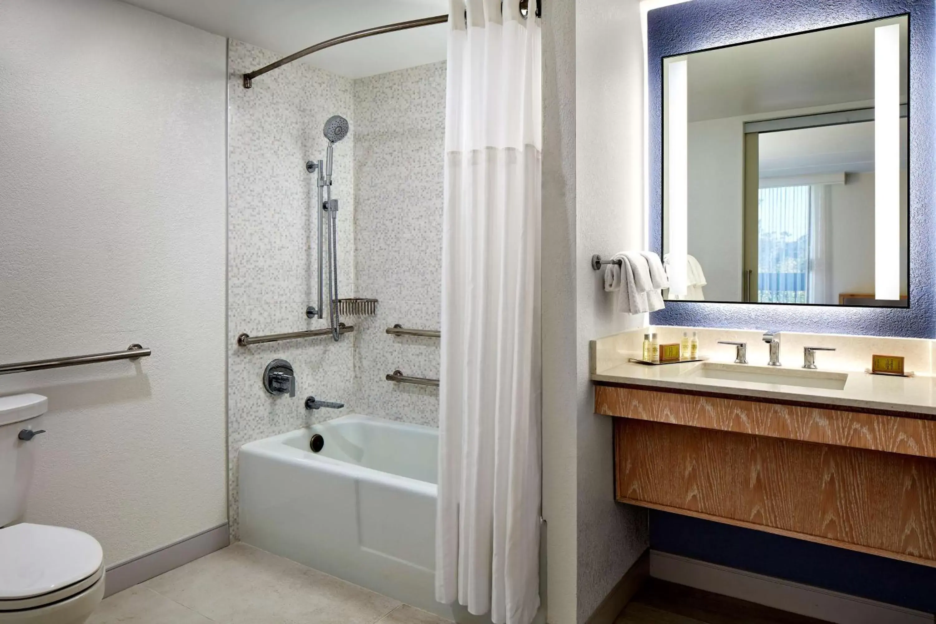 Bathroom in Hotel MDR Marina del Rey- a DoubleTree by Hilton