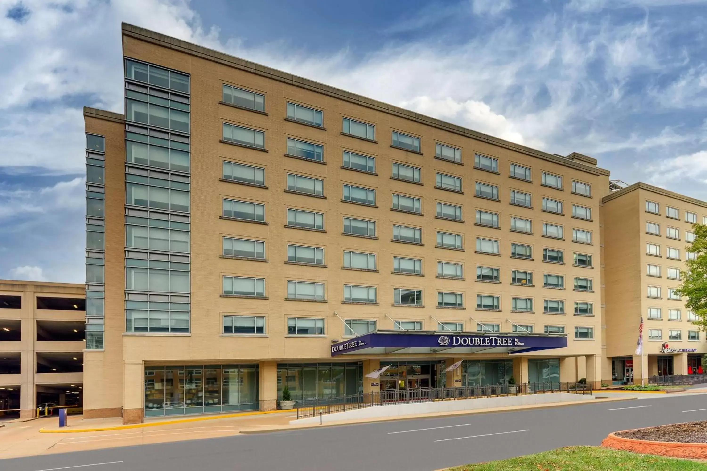 Business facilities, Property Building in DoubleTree by Hilton St. Louis Forest Park