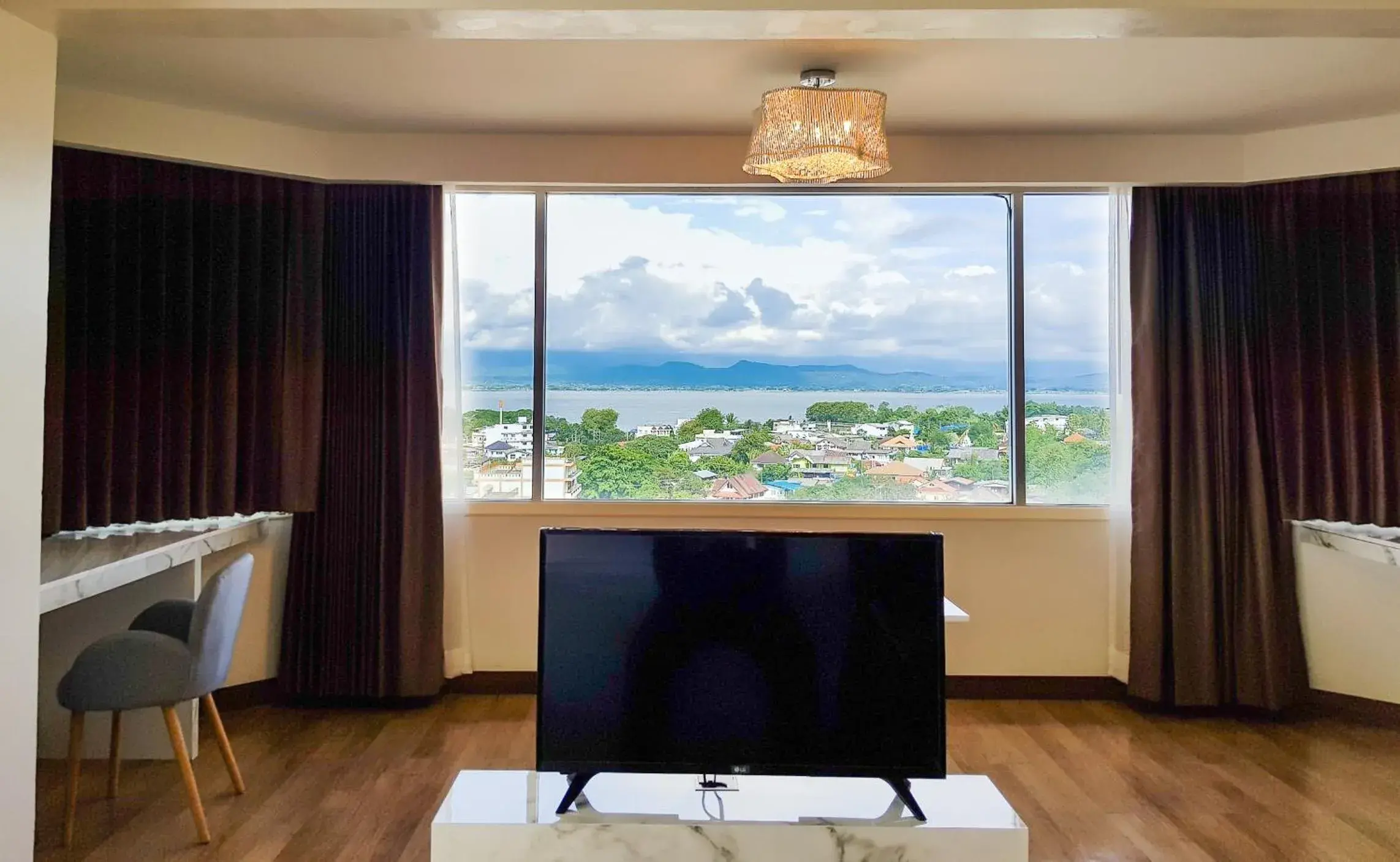 Lake view in Phayao Gateway Hotel Lake view in Phayao Gateway Hotel