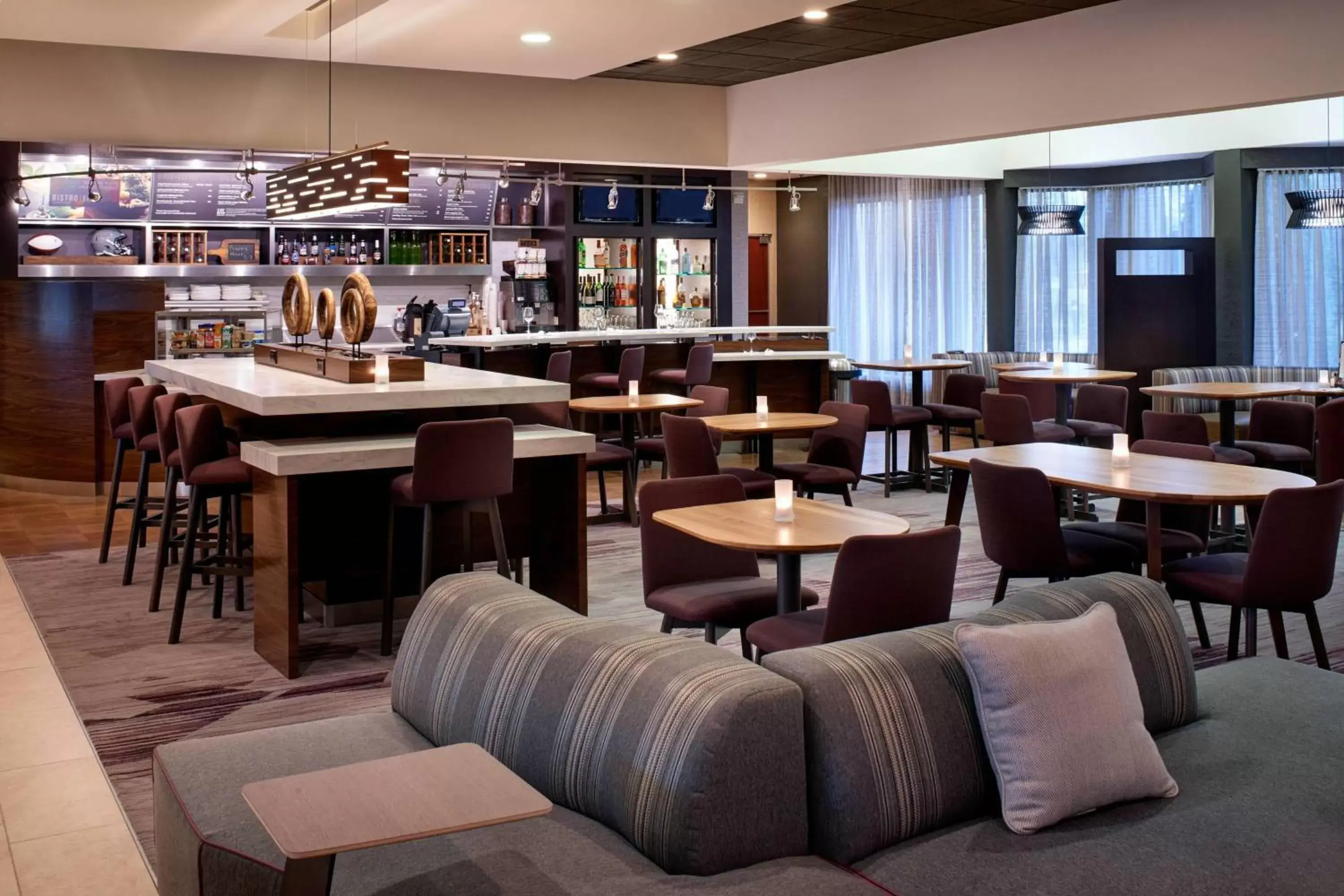 Restaurant/places to eat, Lounge/Bar in Courtyard Detroit Metro Airport Romulus