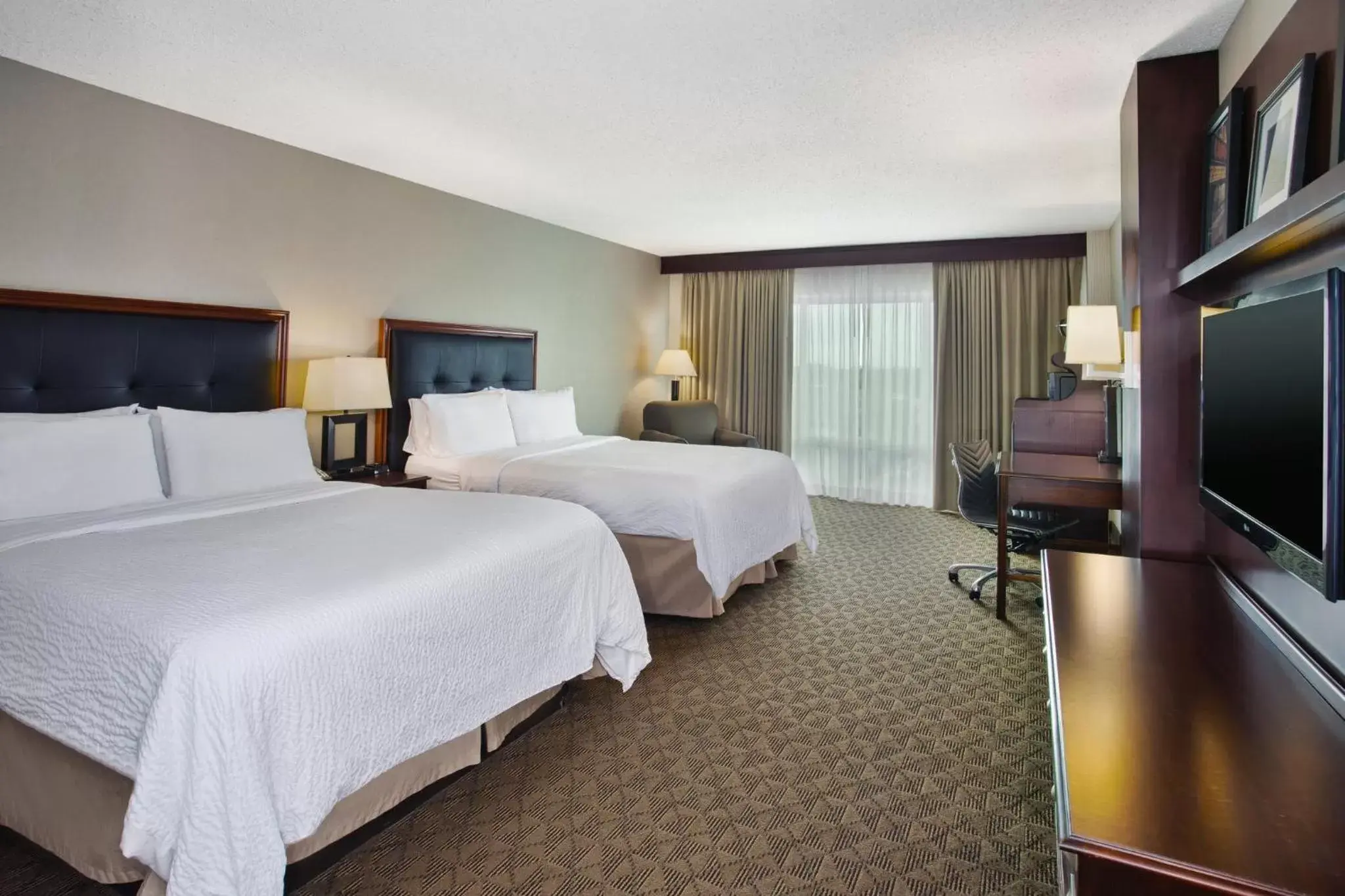 Photo of the whole room, Bed in Holiday Inn University Plaza-Bowling Green, an IHG Hotel