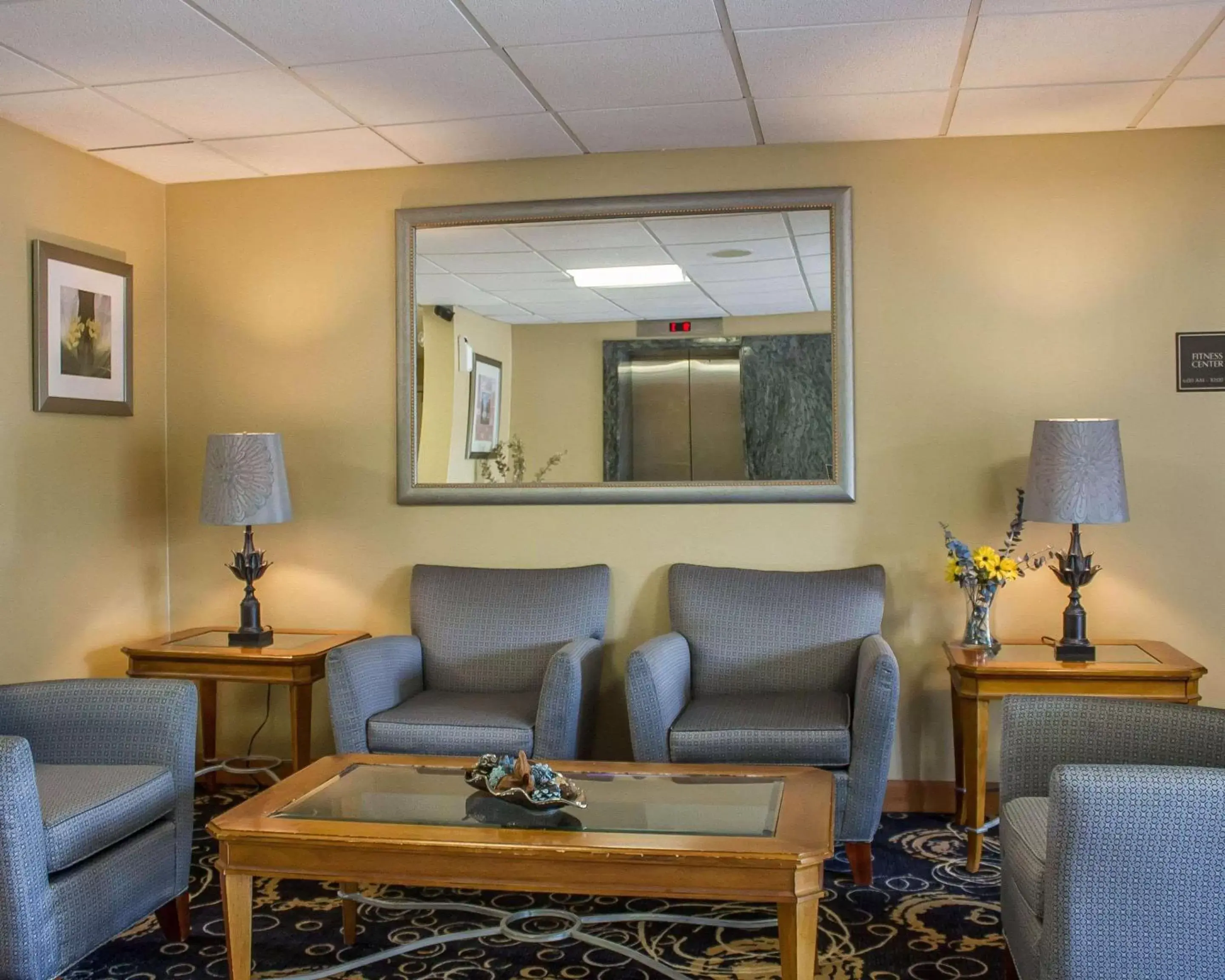 Lobby or reception, Seating Area in Comfort Inn Wethersfield - Hartford