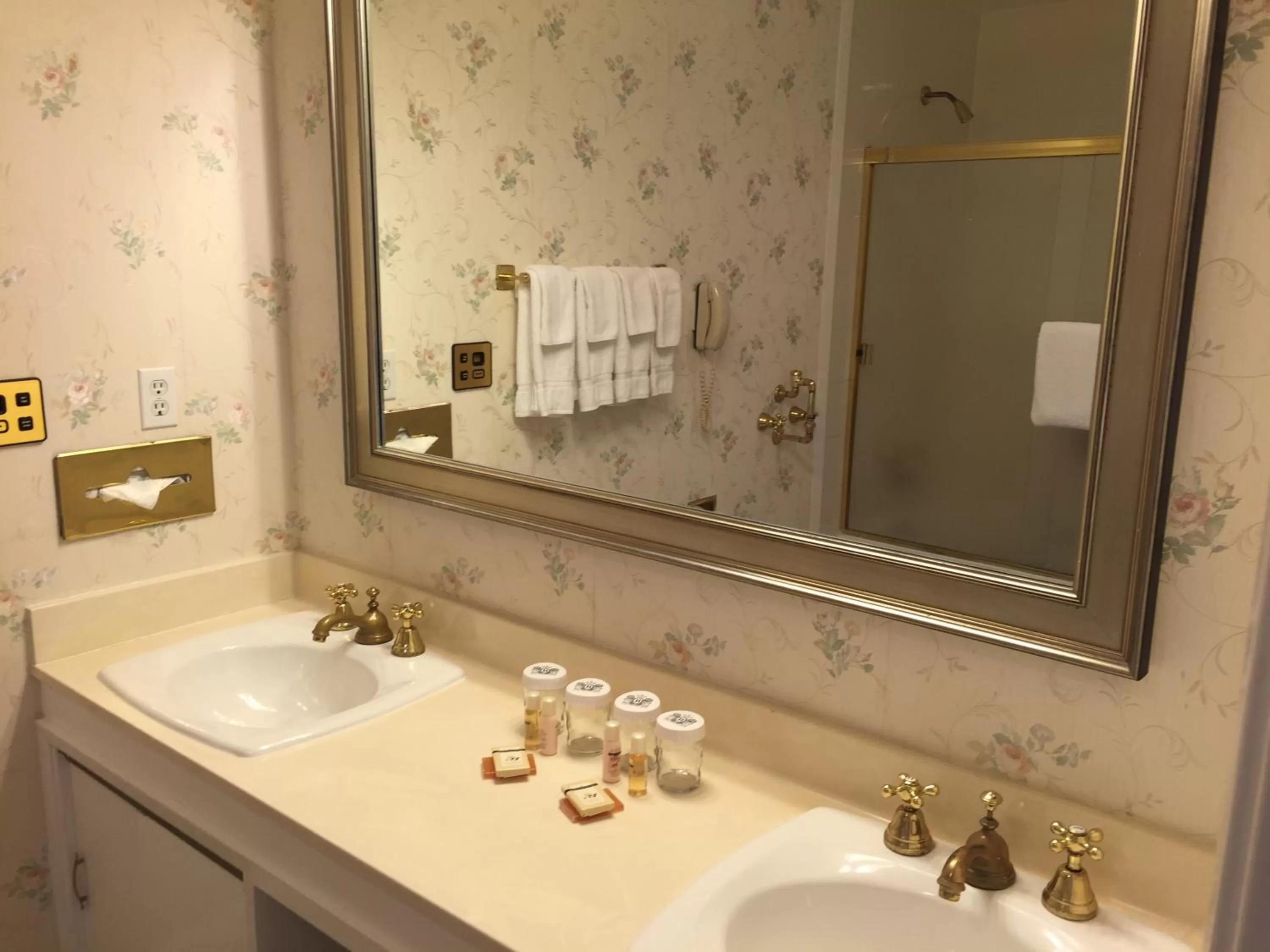 Bathroom in Beresford Arms